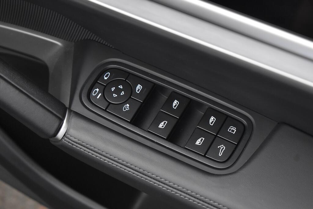 Porsche Cayenne view 66