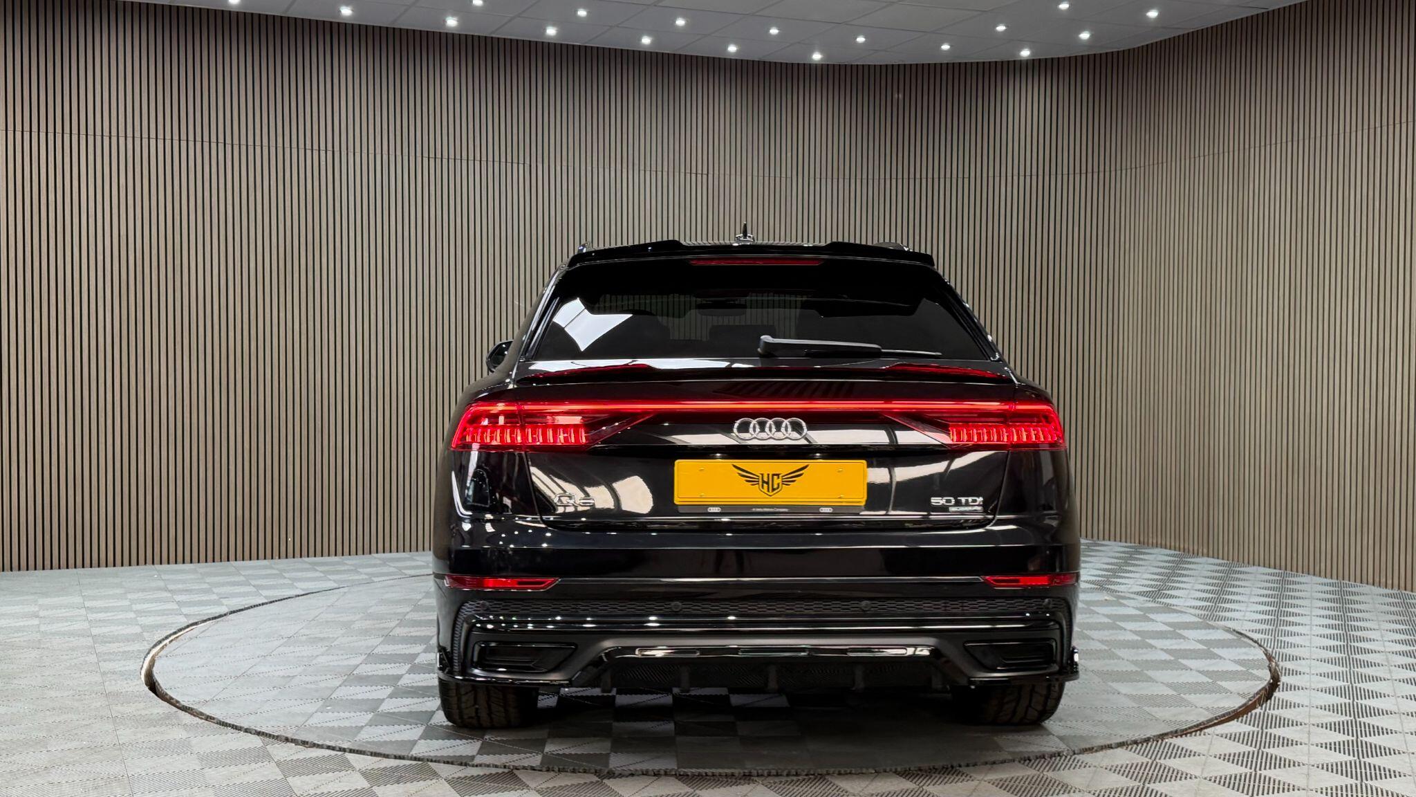 Audi Q8 view 44