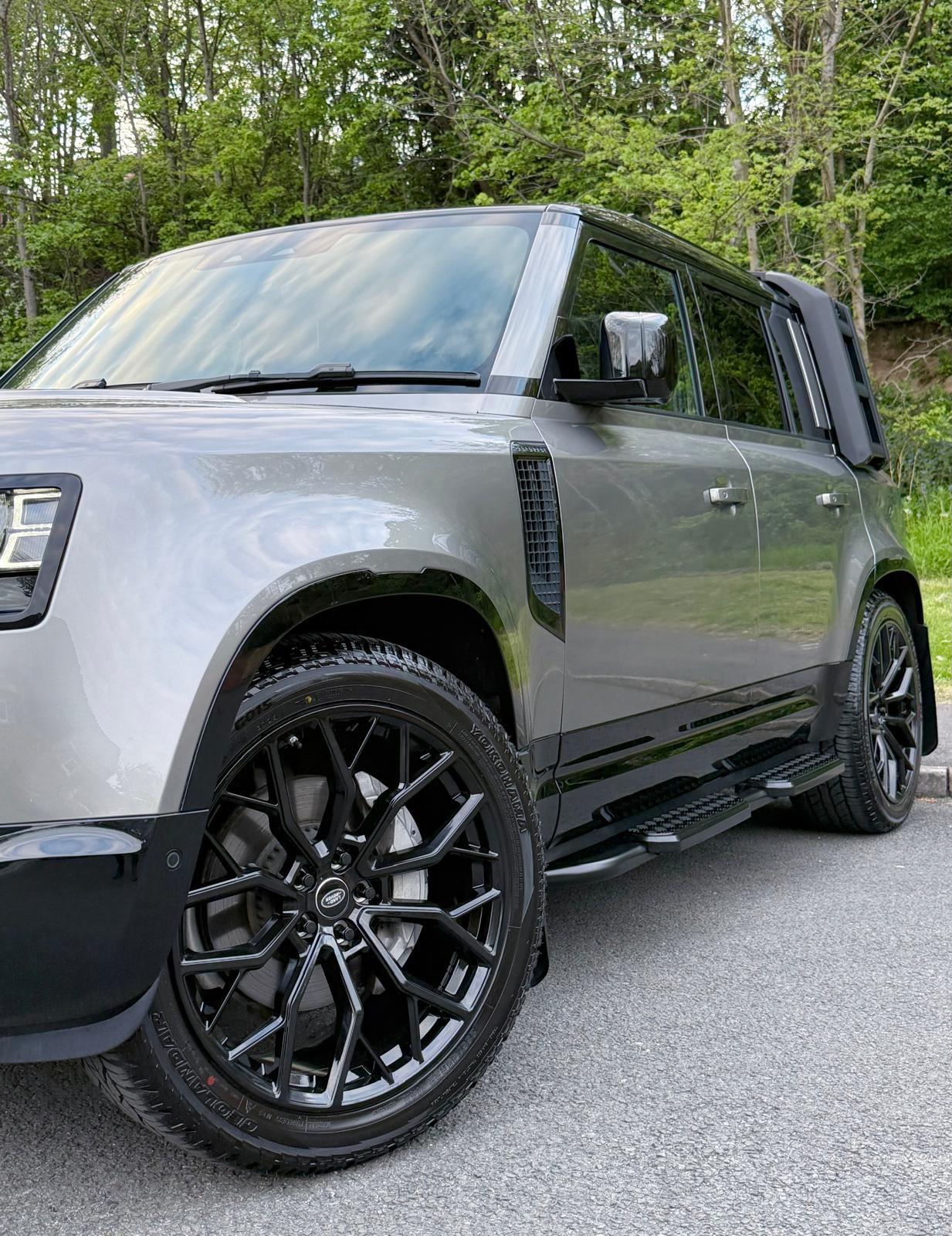 Land Rover Defender view 81