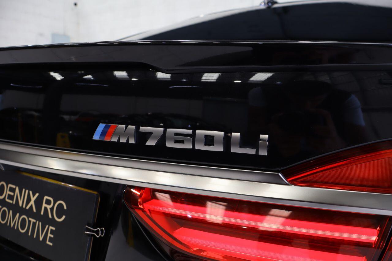 BMW 7 Series view 9