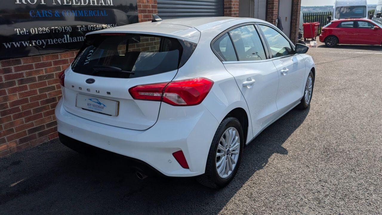 Ford Focus view 8