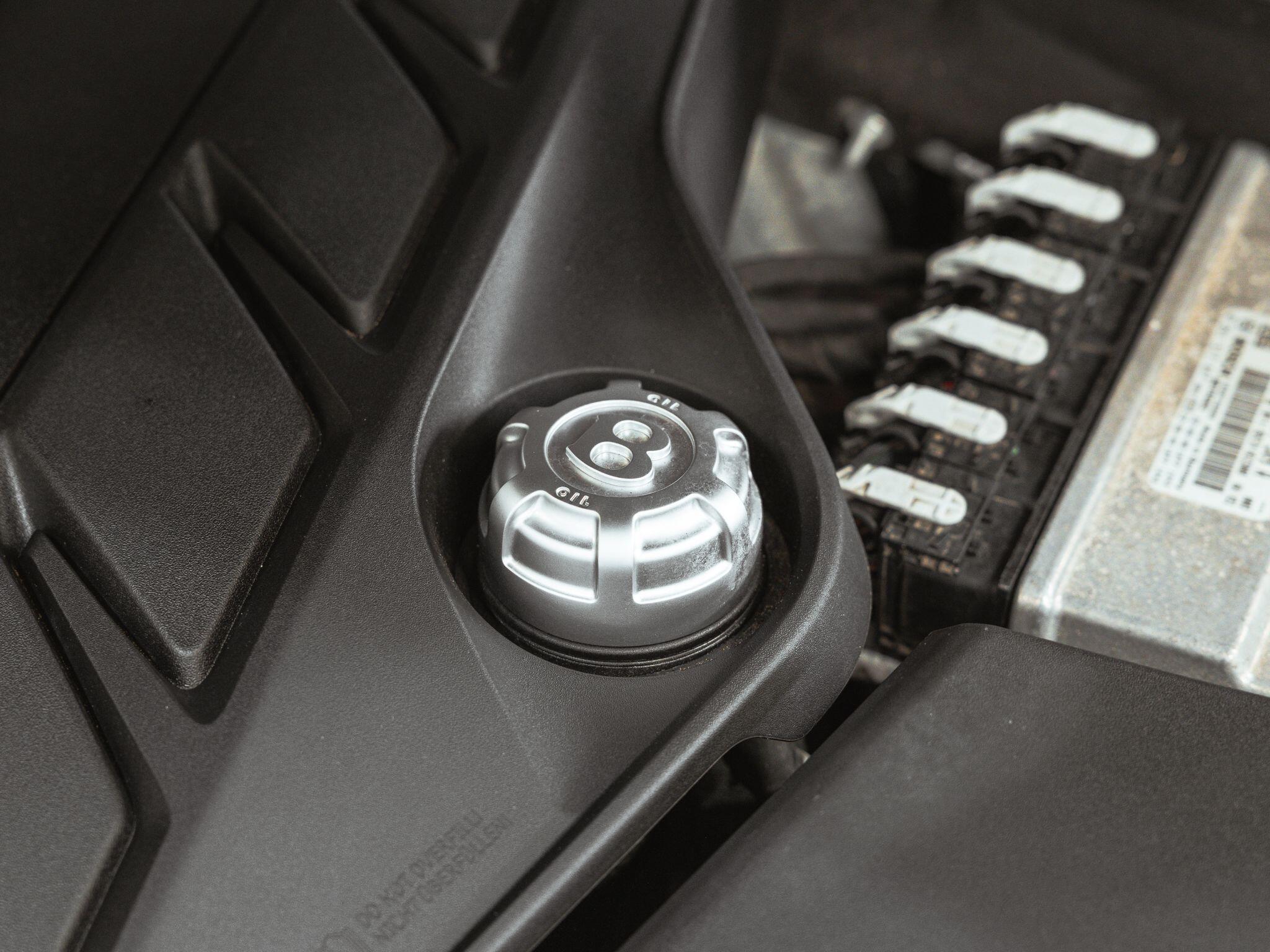 Bentley Bentayga view 24