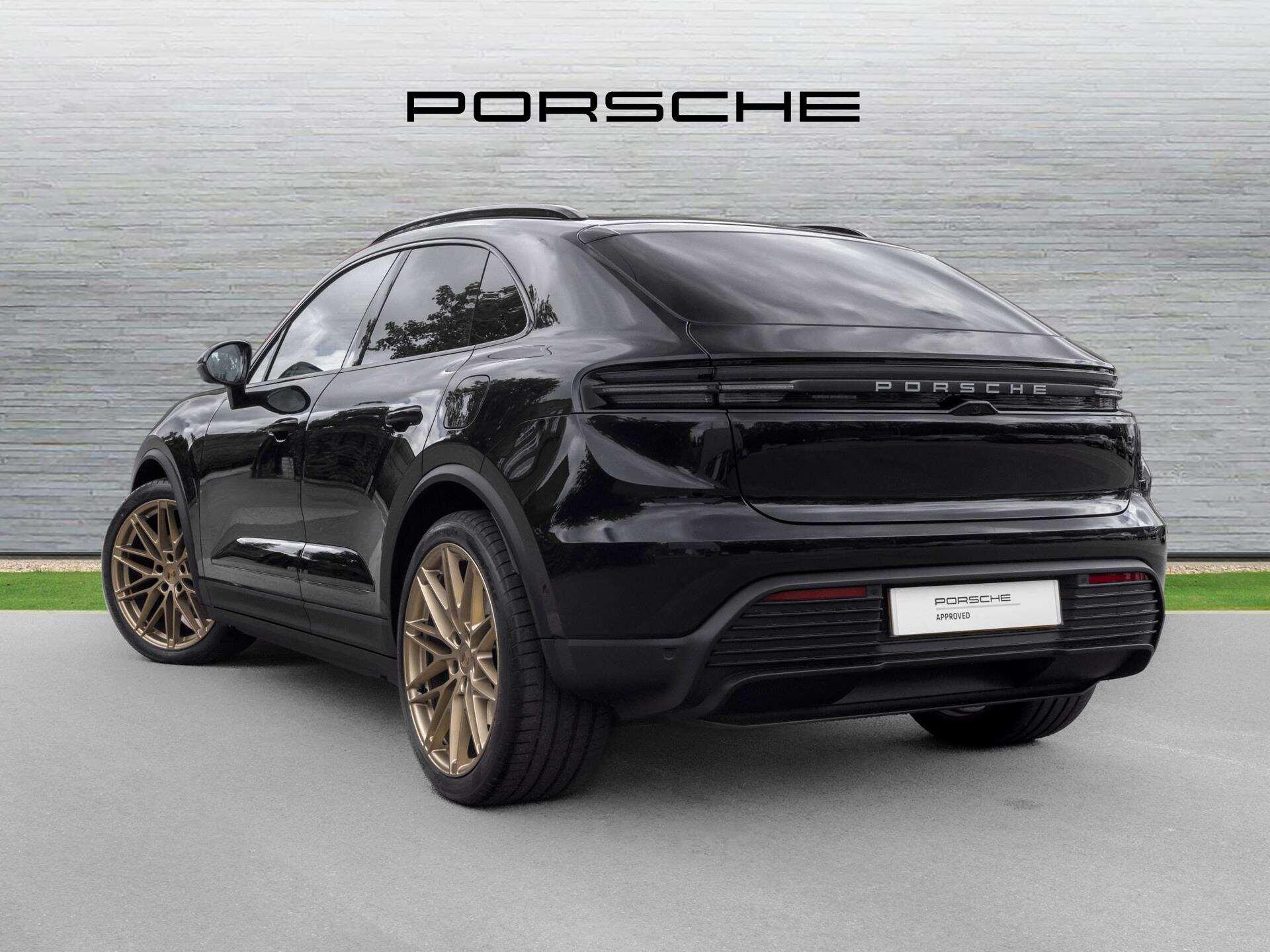 Porsche Macan view 4