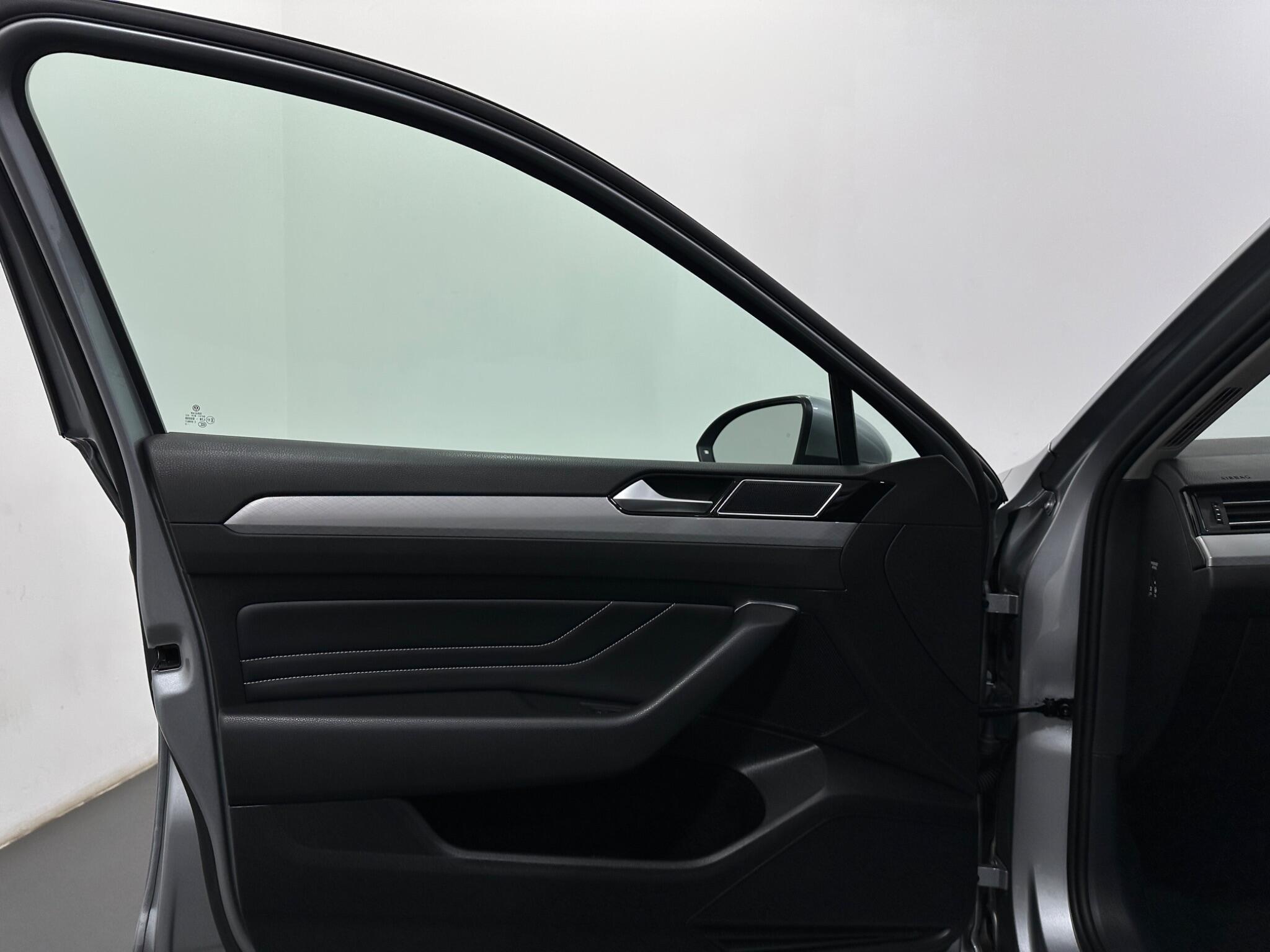 Volkswagen Passat view 36