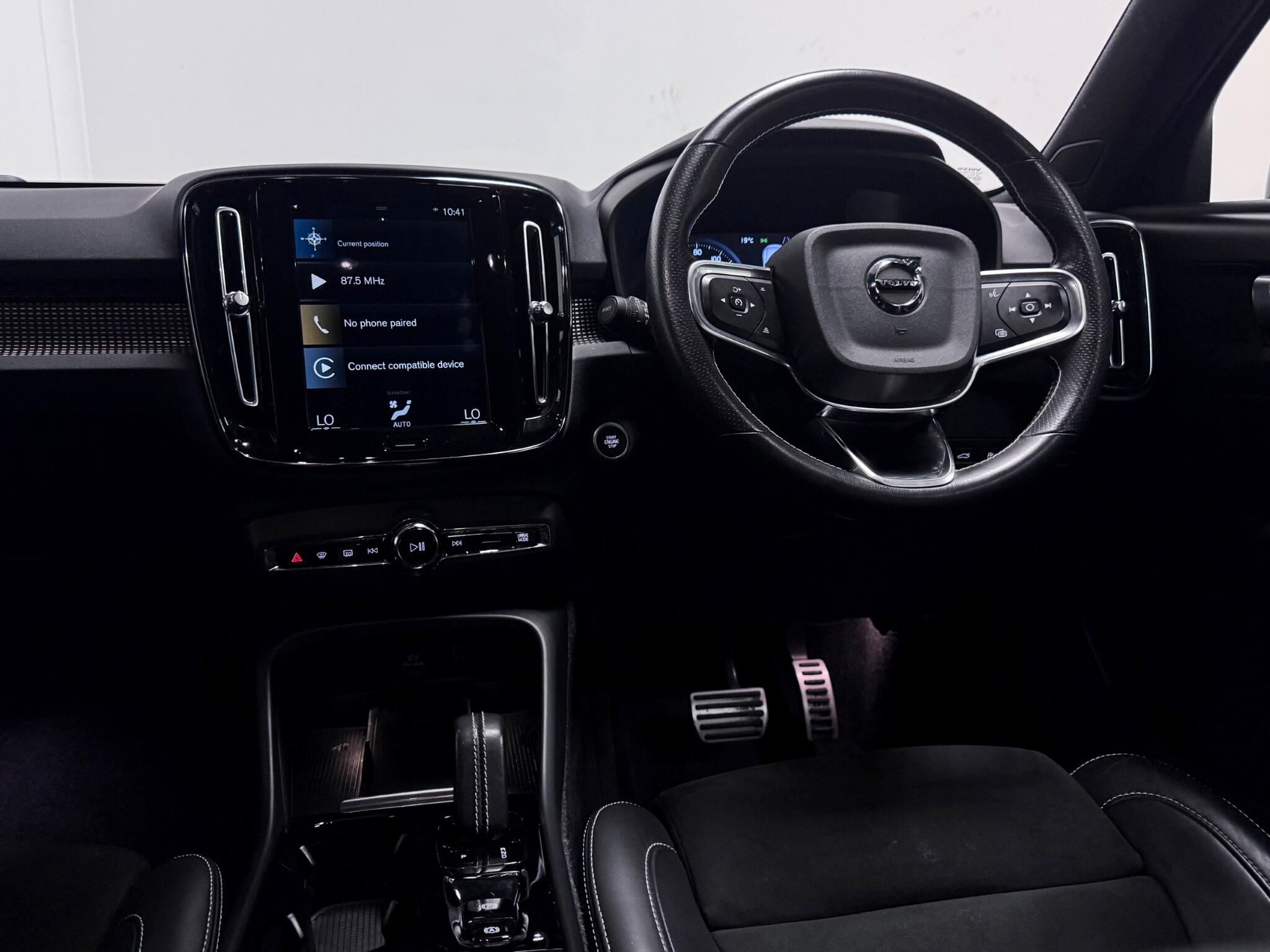 Volvo XC40 view 14