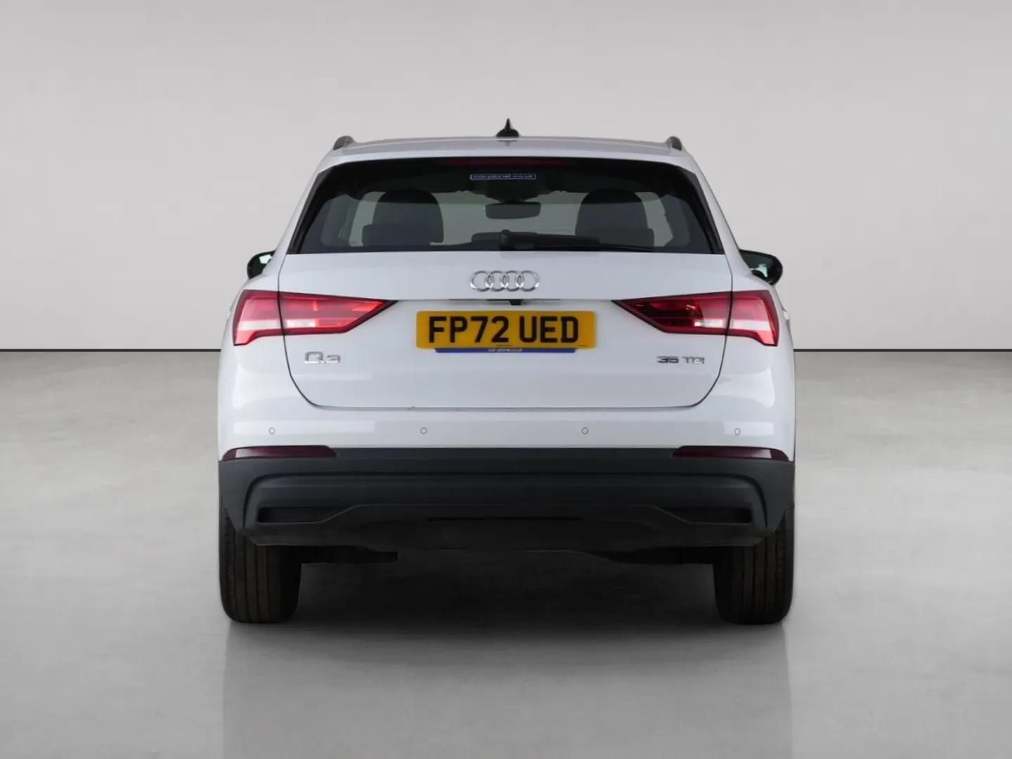 Audi Q3 view 7