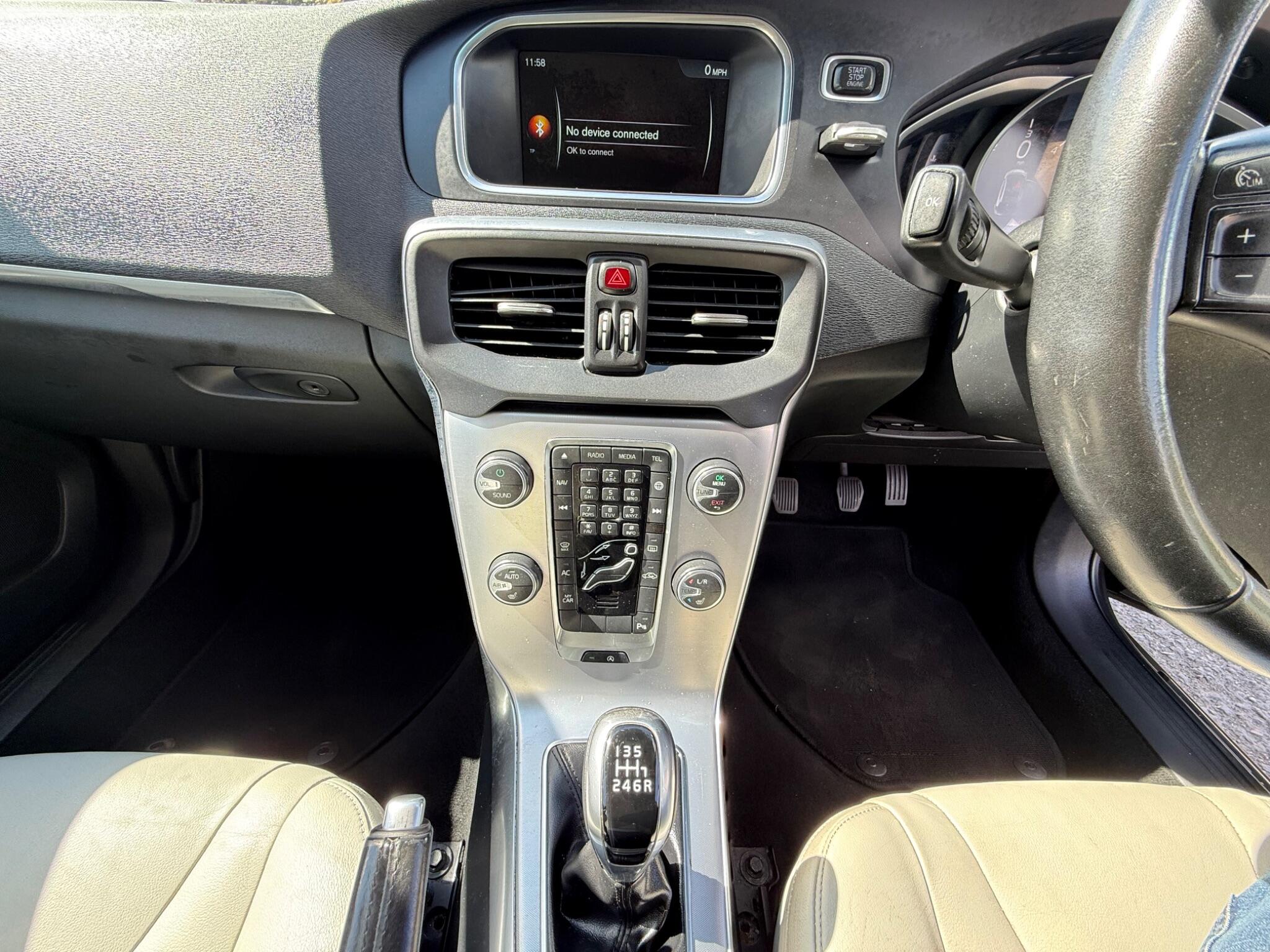 Volvo V40 view 13
