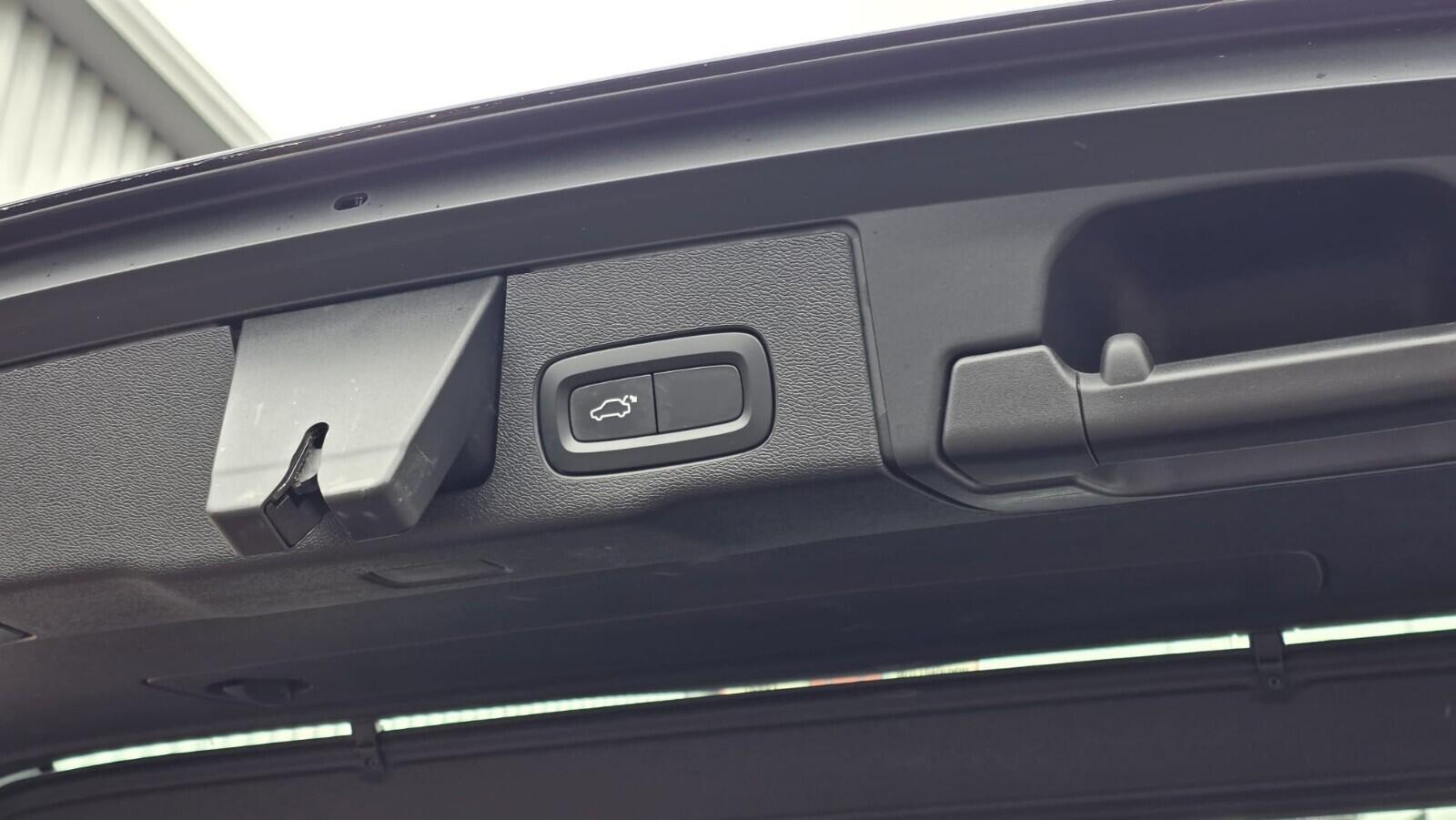 Volvo XC60 view 9
