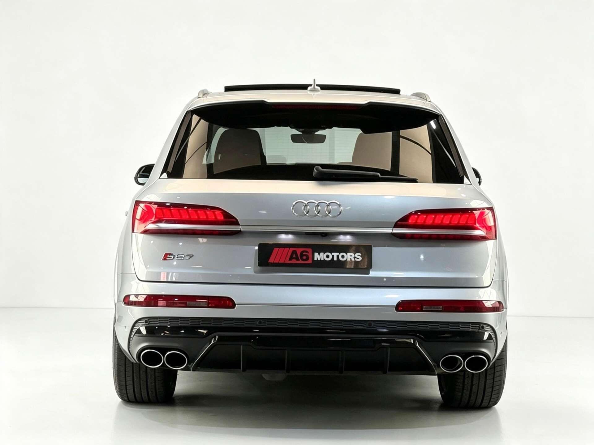 Audi SQ7 view 11
