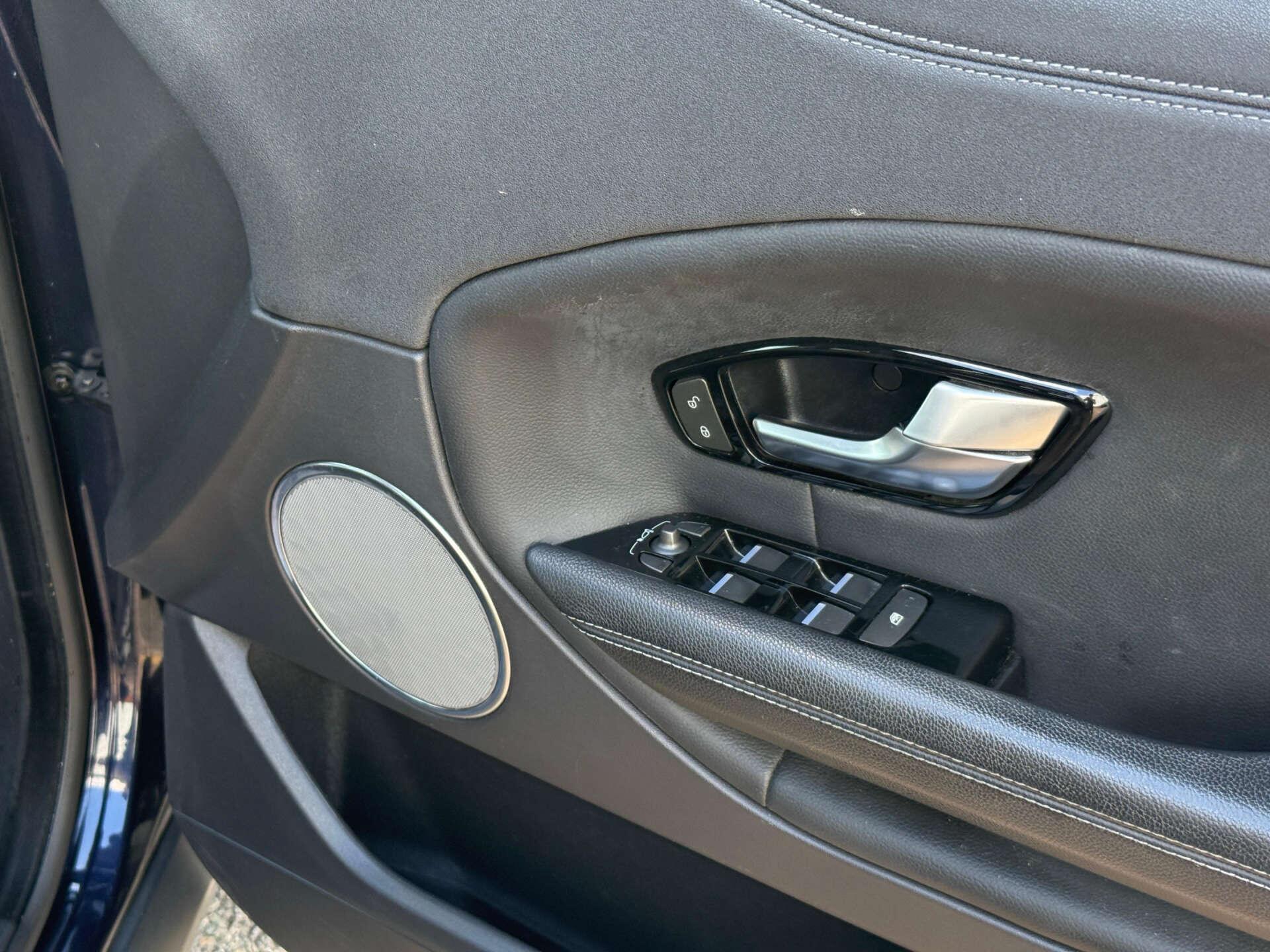 Land Rover Range Rover Evoque view 41