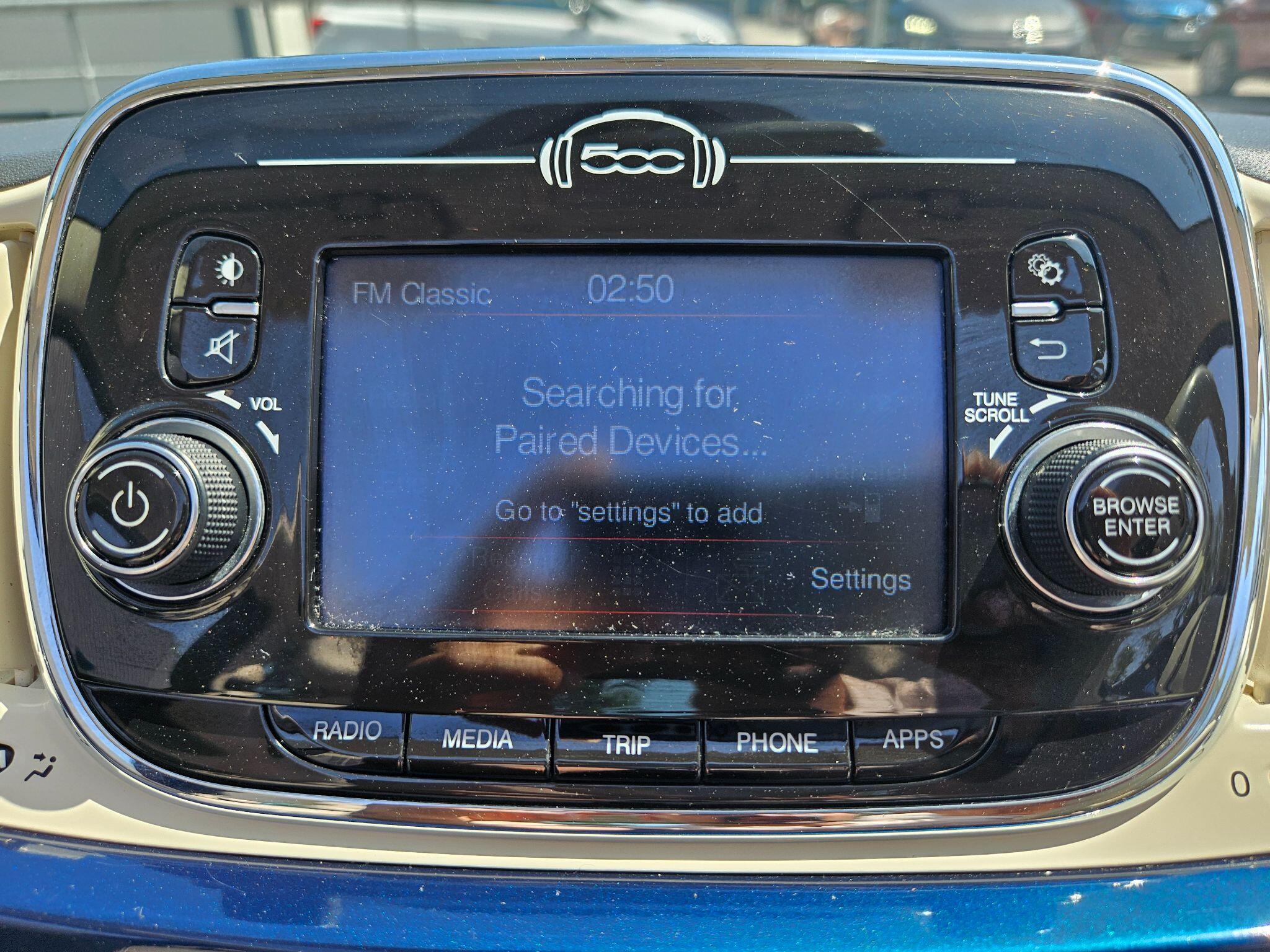 2015 Fiat 500C image 29