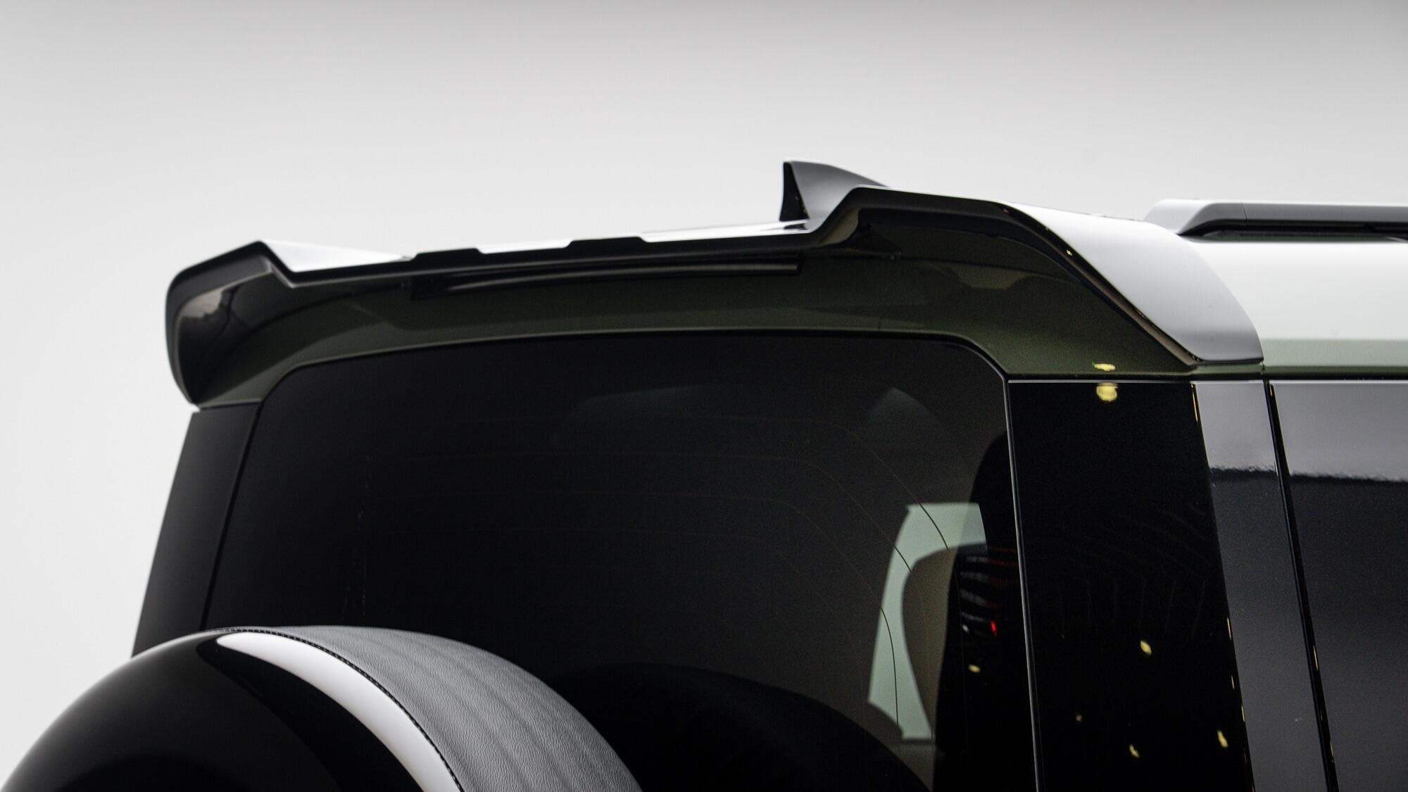 Land Rover Defender 110 view 39