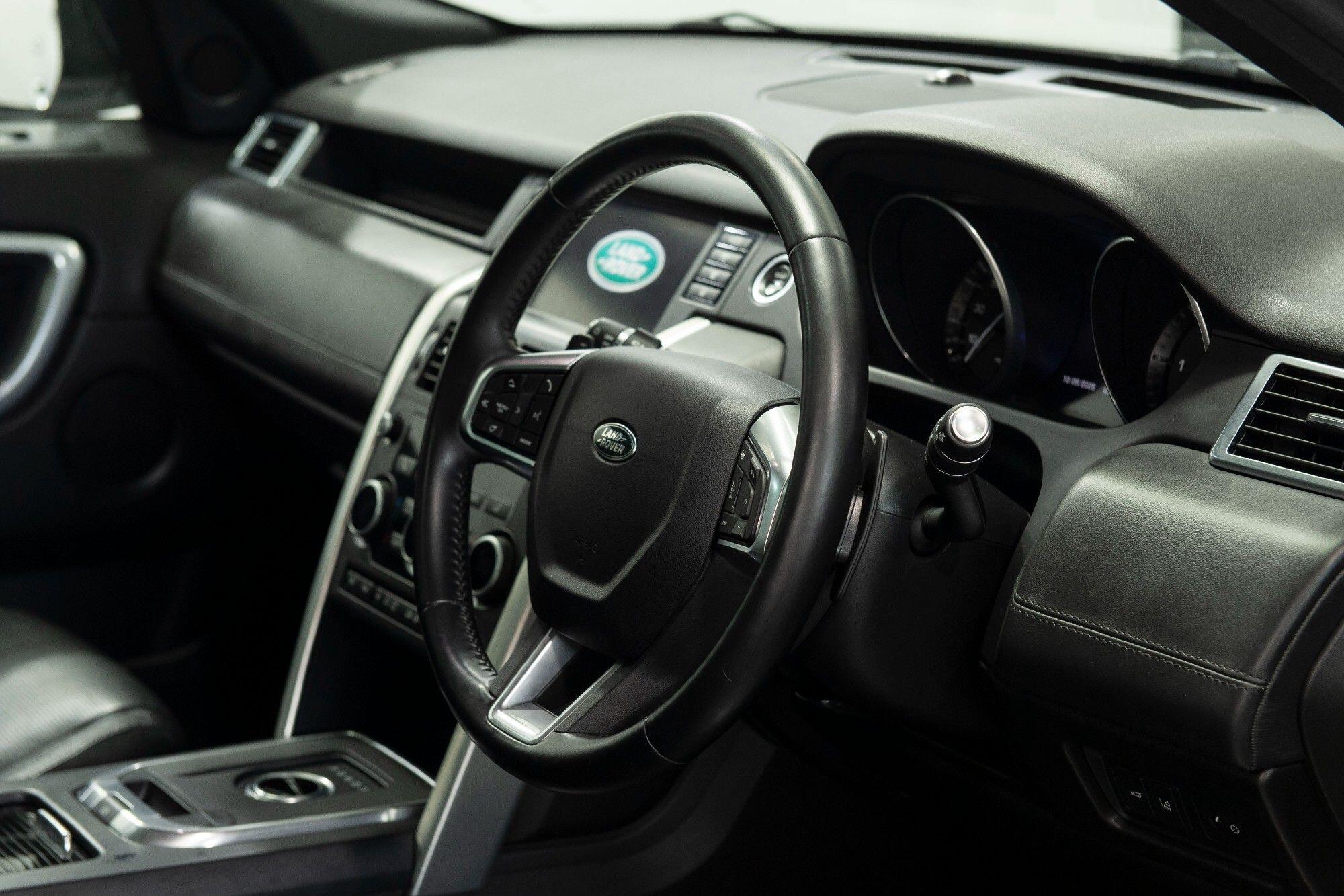 Land Rover Discovery Sport view 11