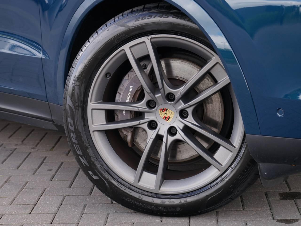 Porsche Cayenne view 12
