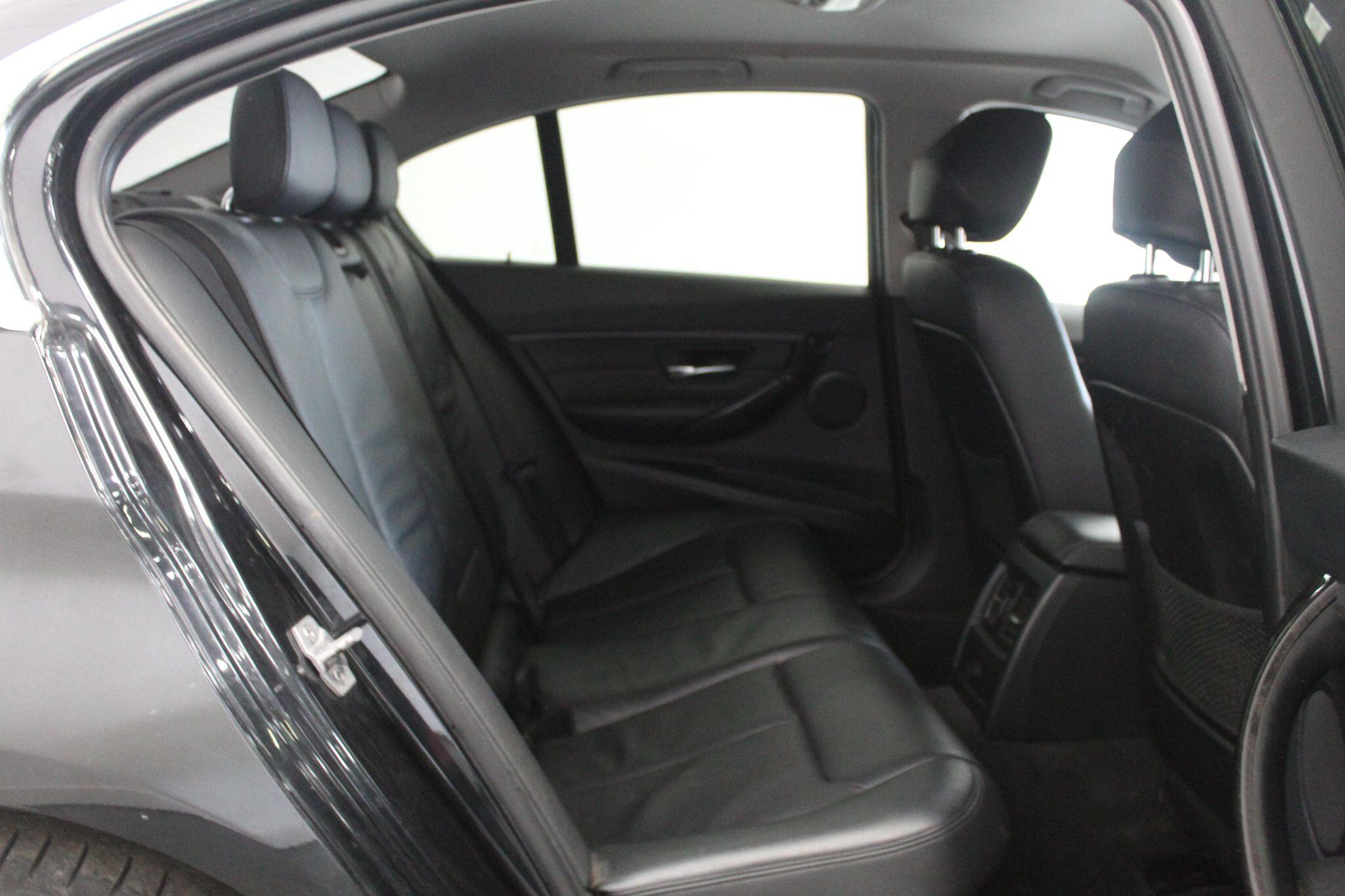 BMW 3 Series view 49