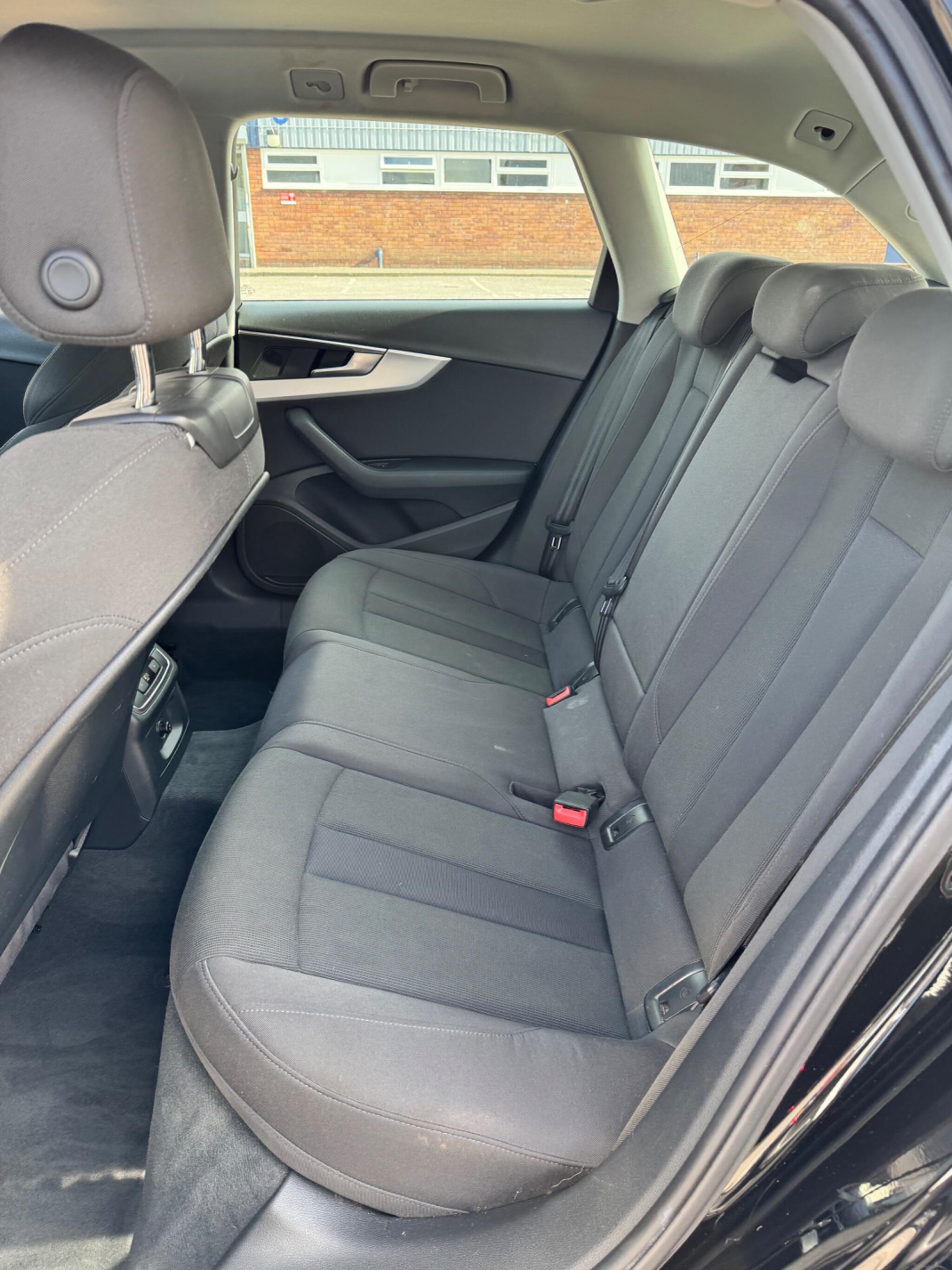 Audi A4 view 28