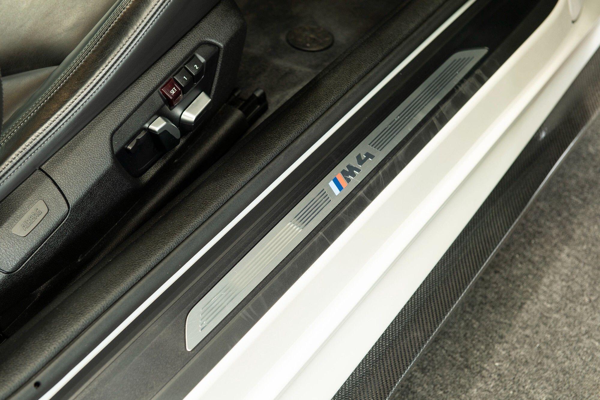 BMW M4 view 9