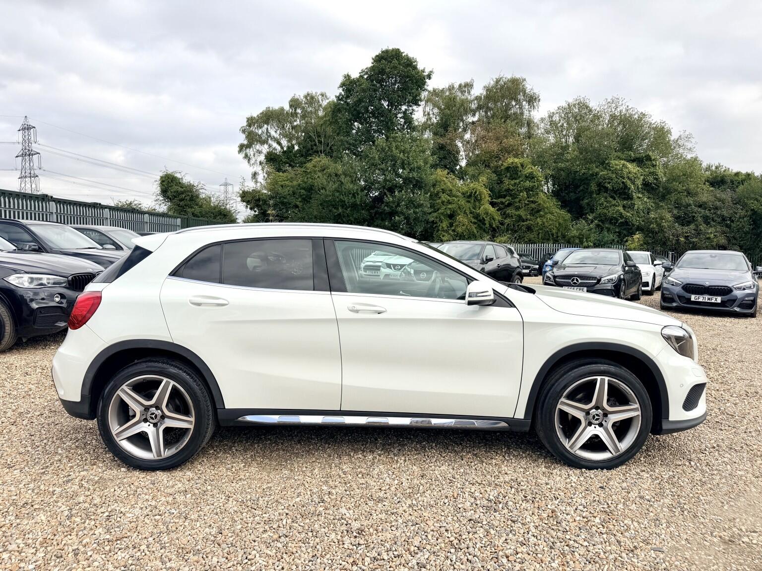 Mercedes-Benz Gla view 2