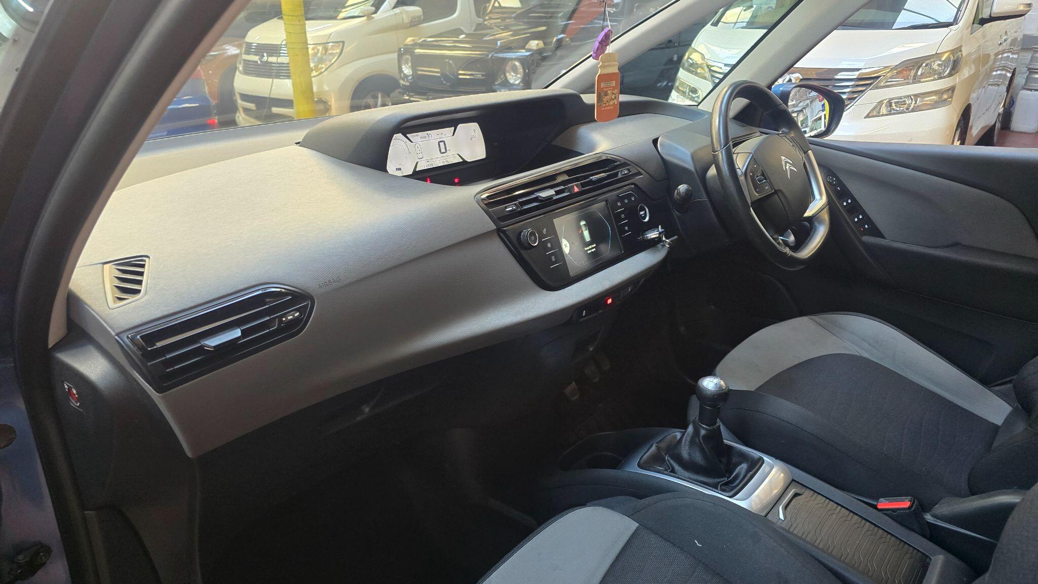 Citroen C4 Picasso view 11