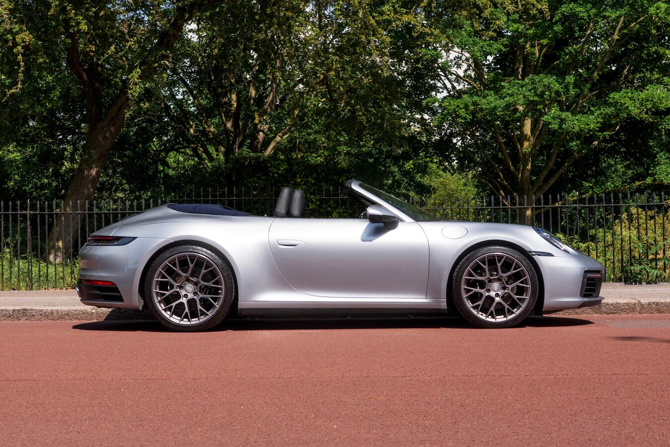 Porsche 911 view 4