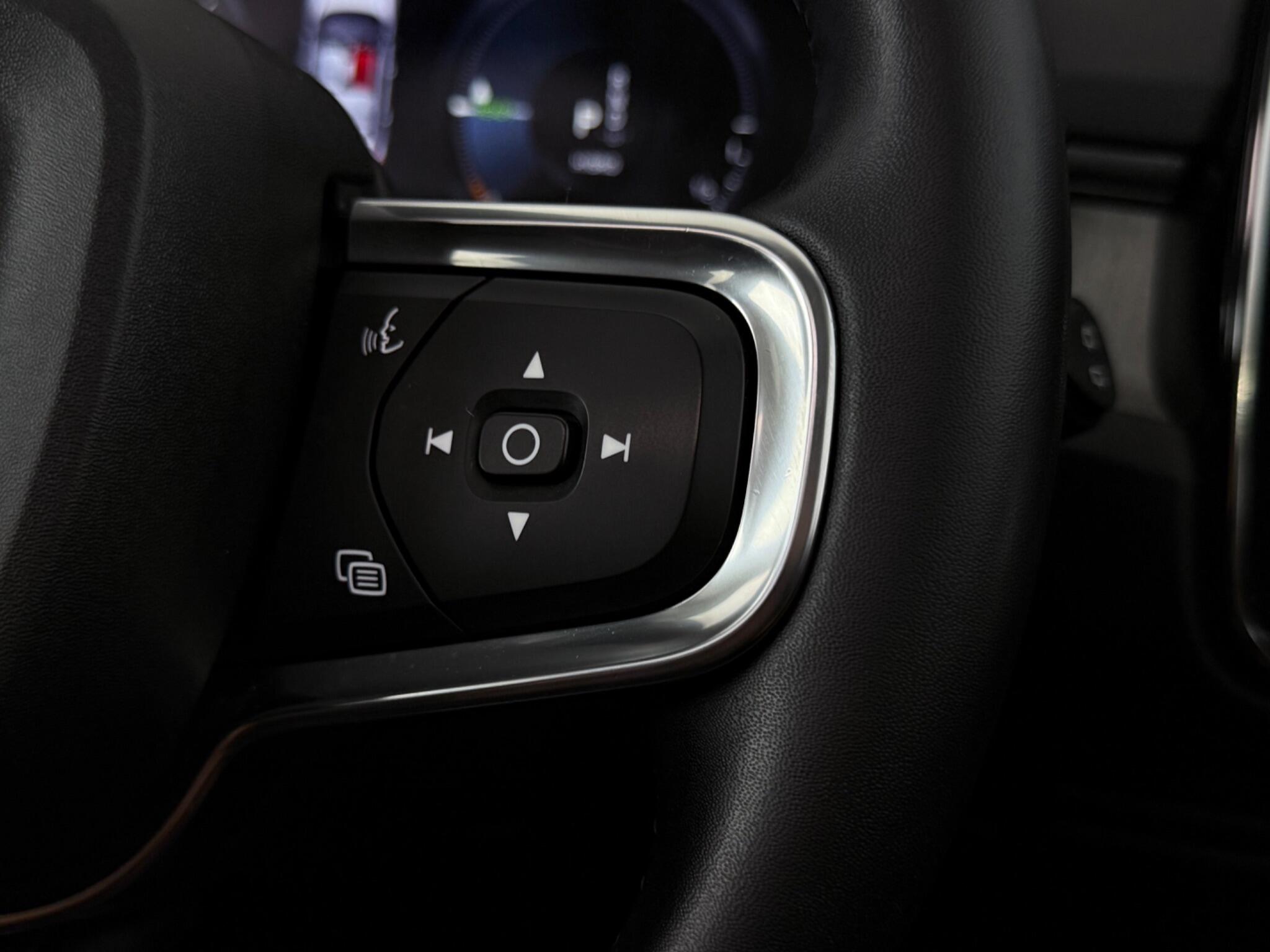 Volvo XC40 view 15
