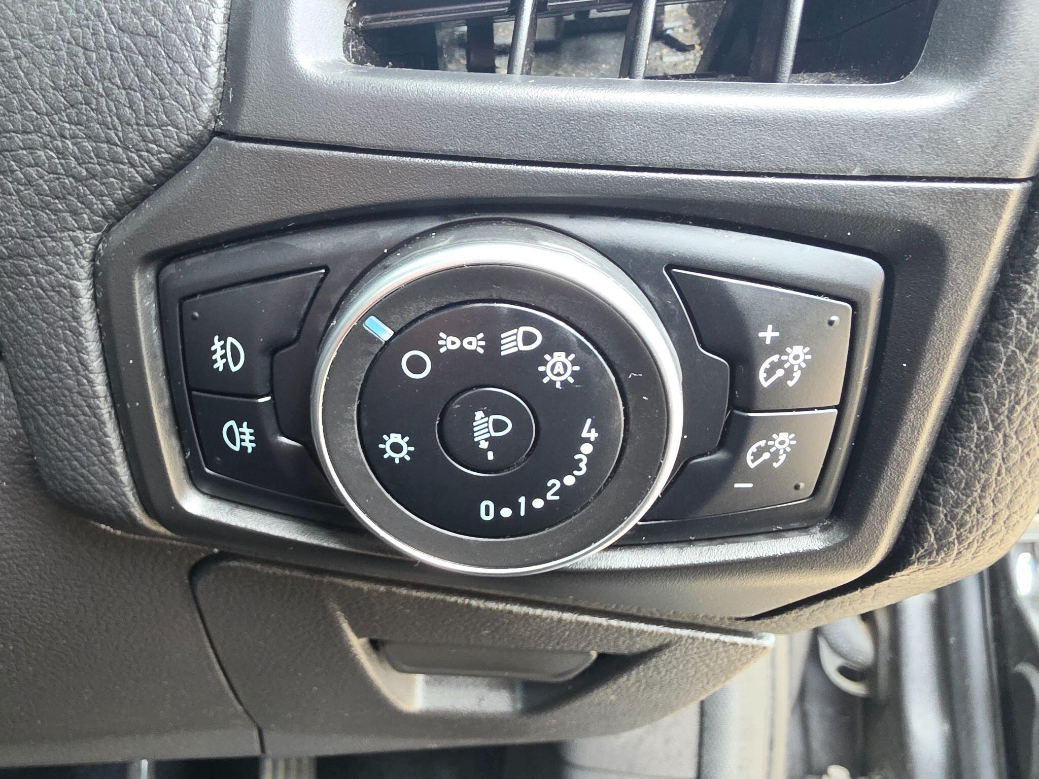 Ford Focus view 35