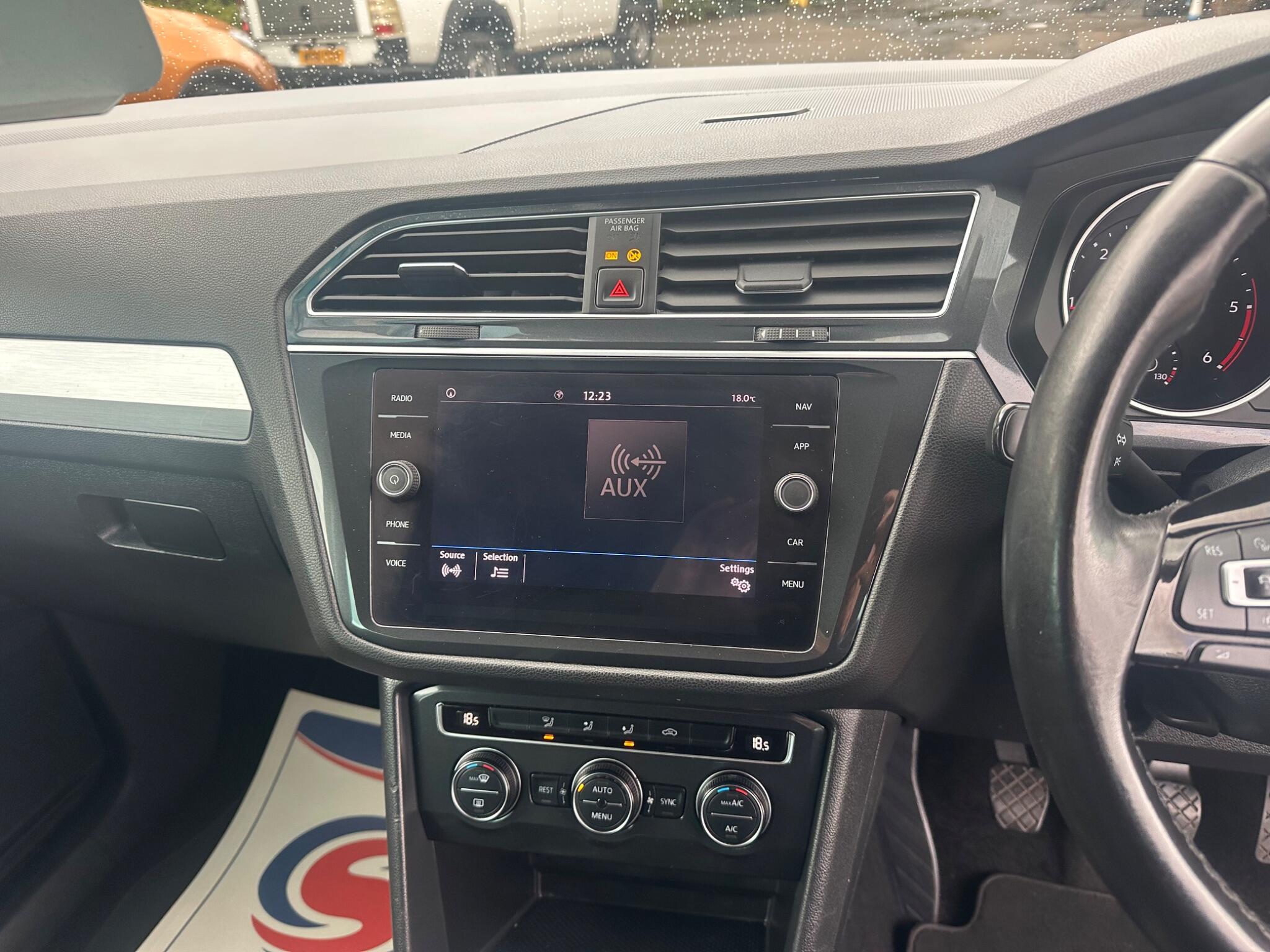 Volkswagen Tiguan view 18