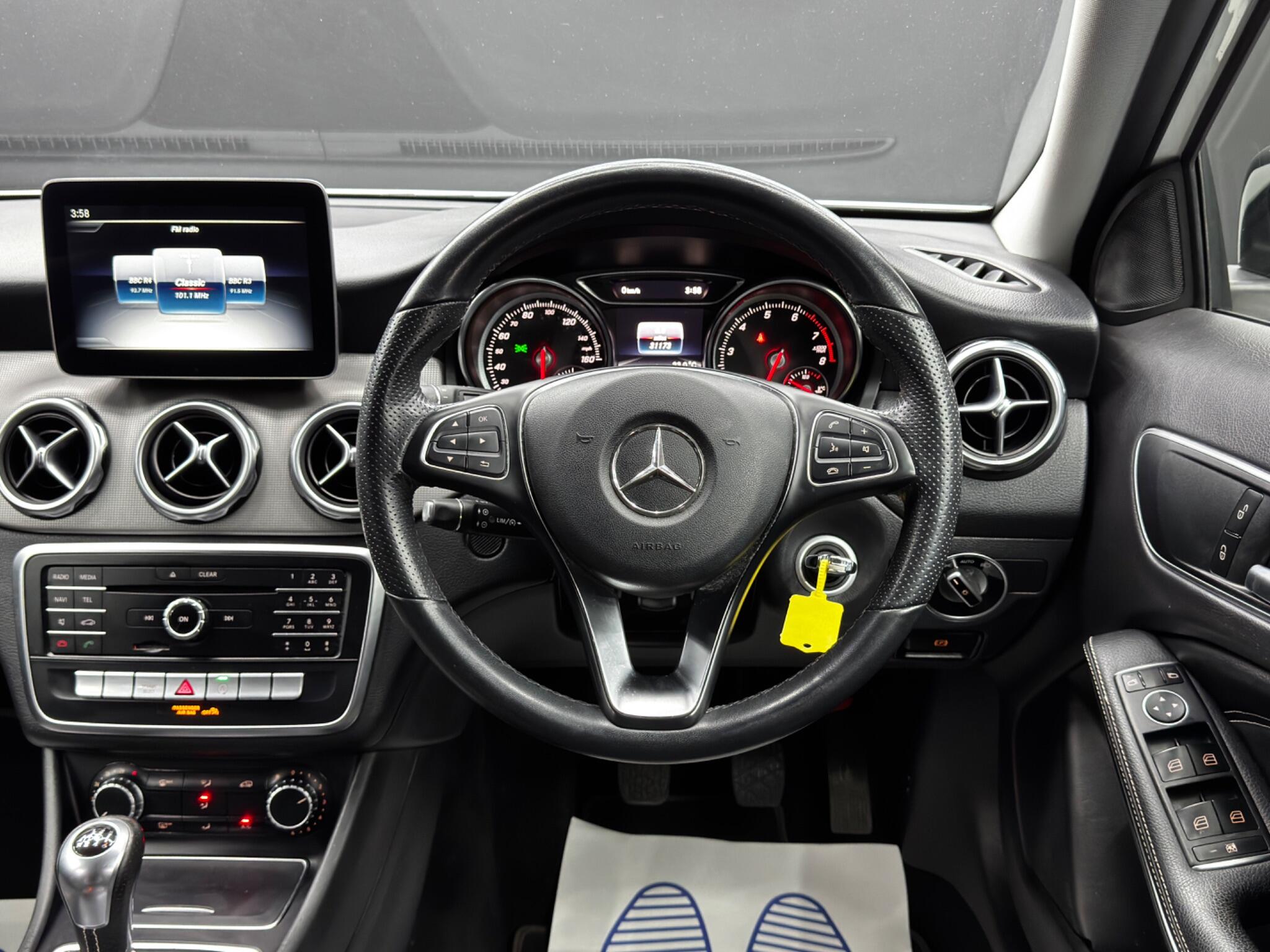 Mercedes-Benz Gla view 18