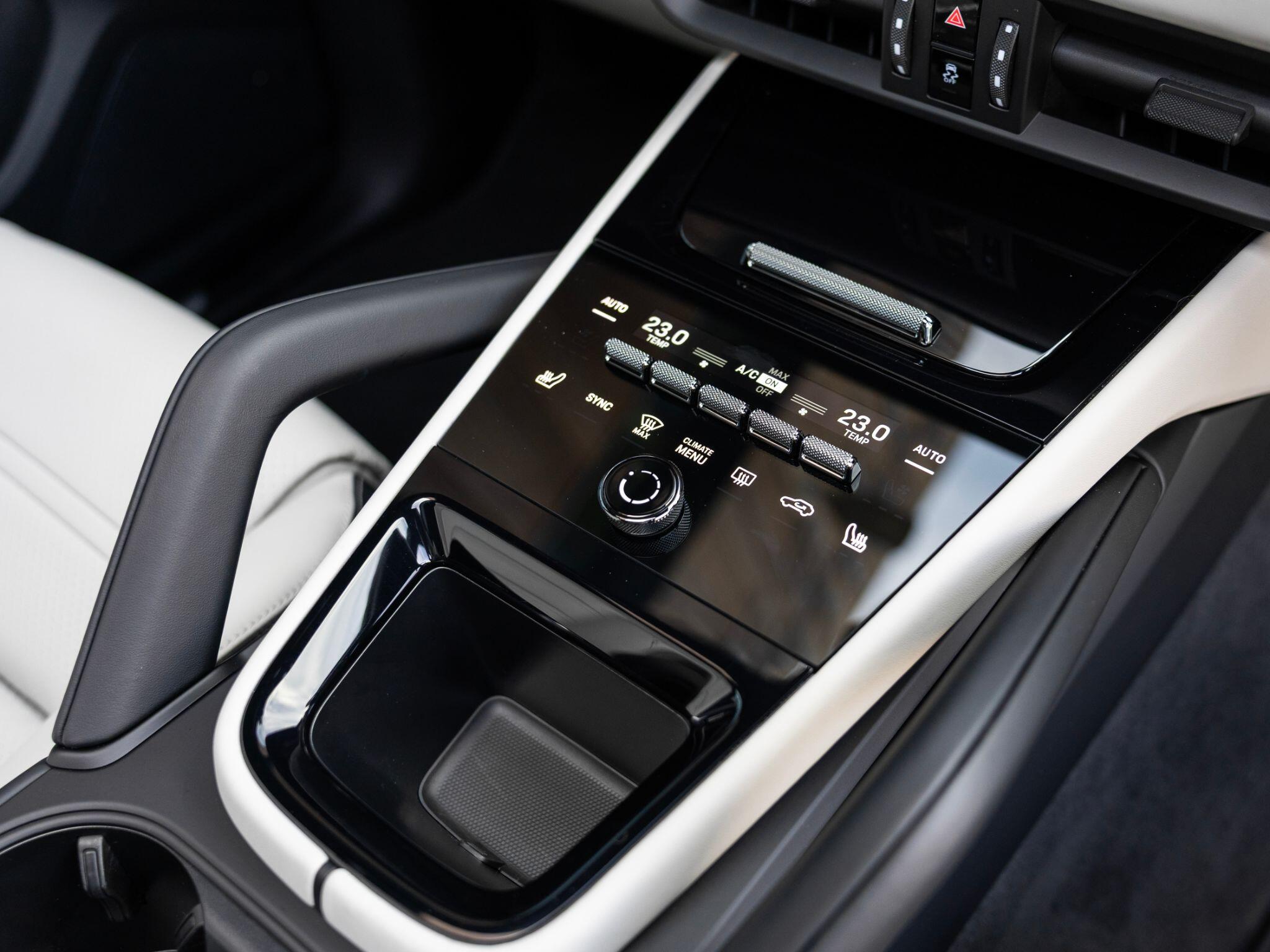 Porsche Cayenne view 38