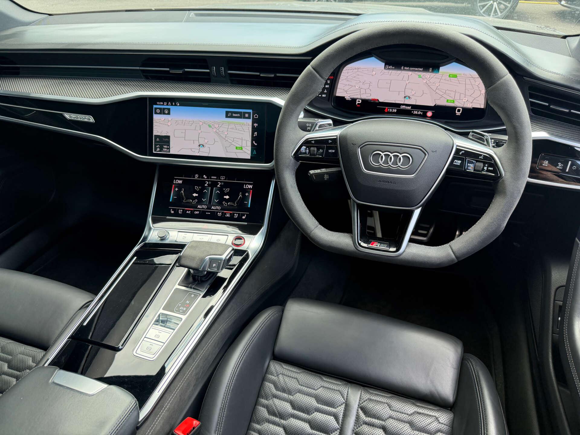 Audi RS6 Avant view 3