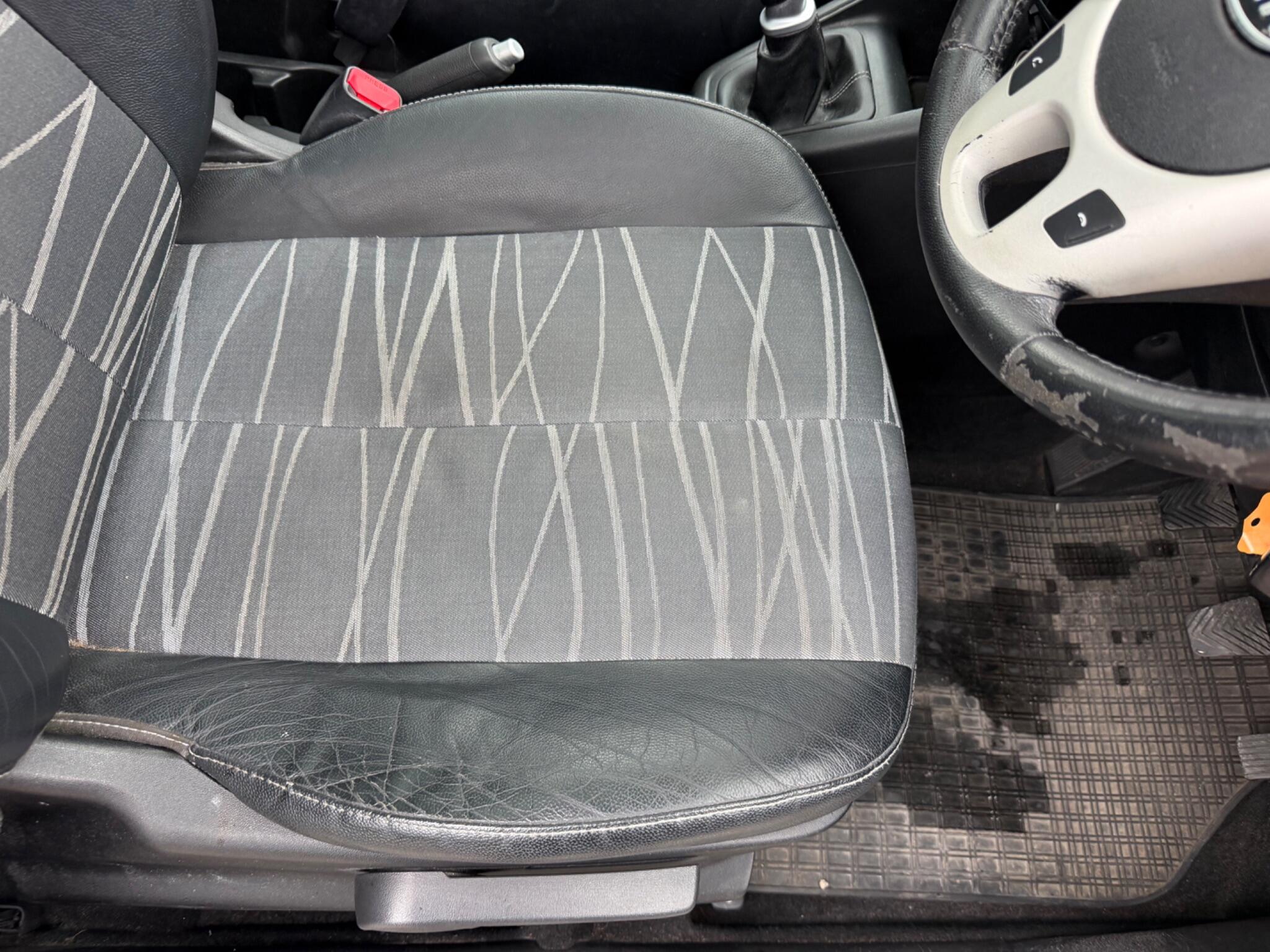 Kia Venga view 12