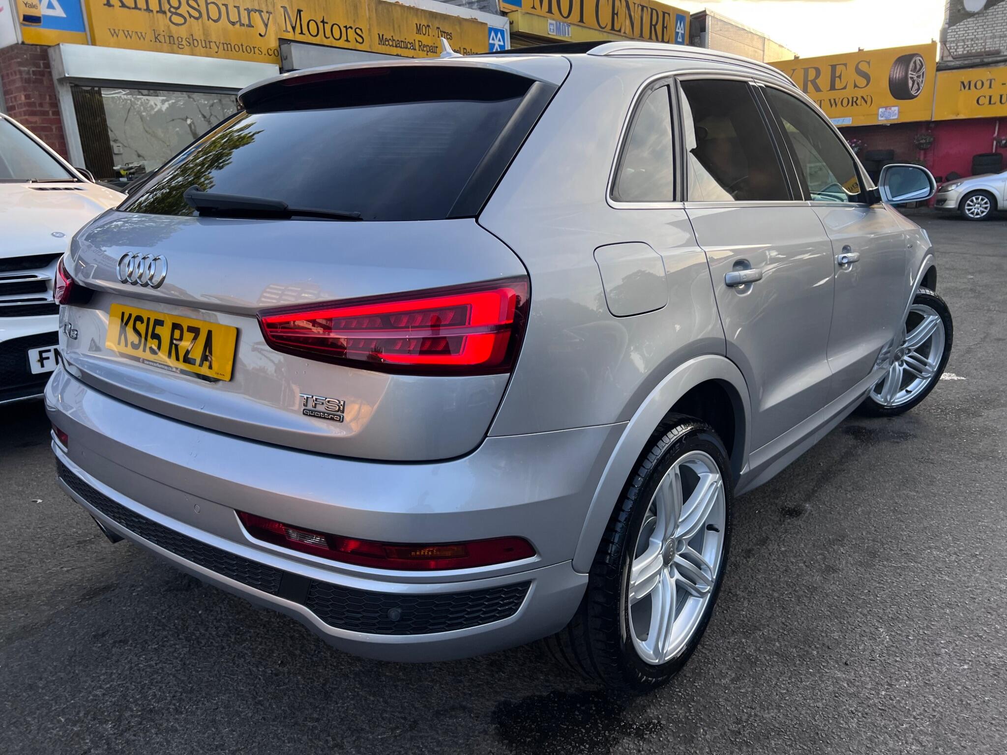 Audi Q3 view 10