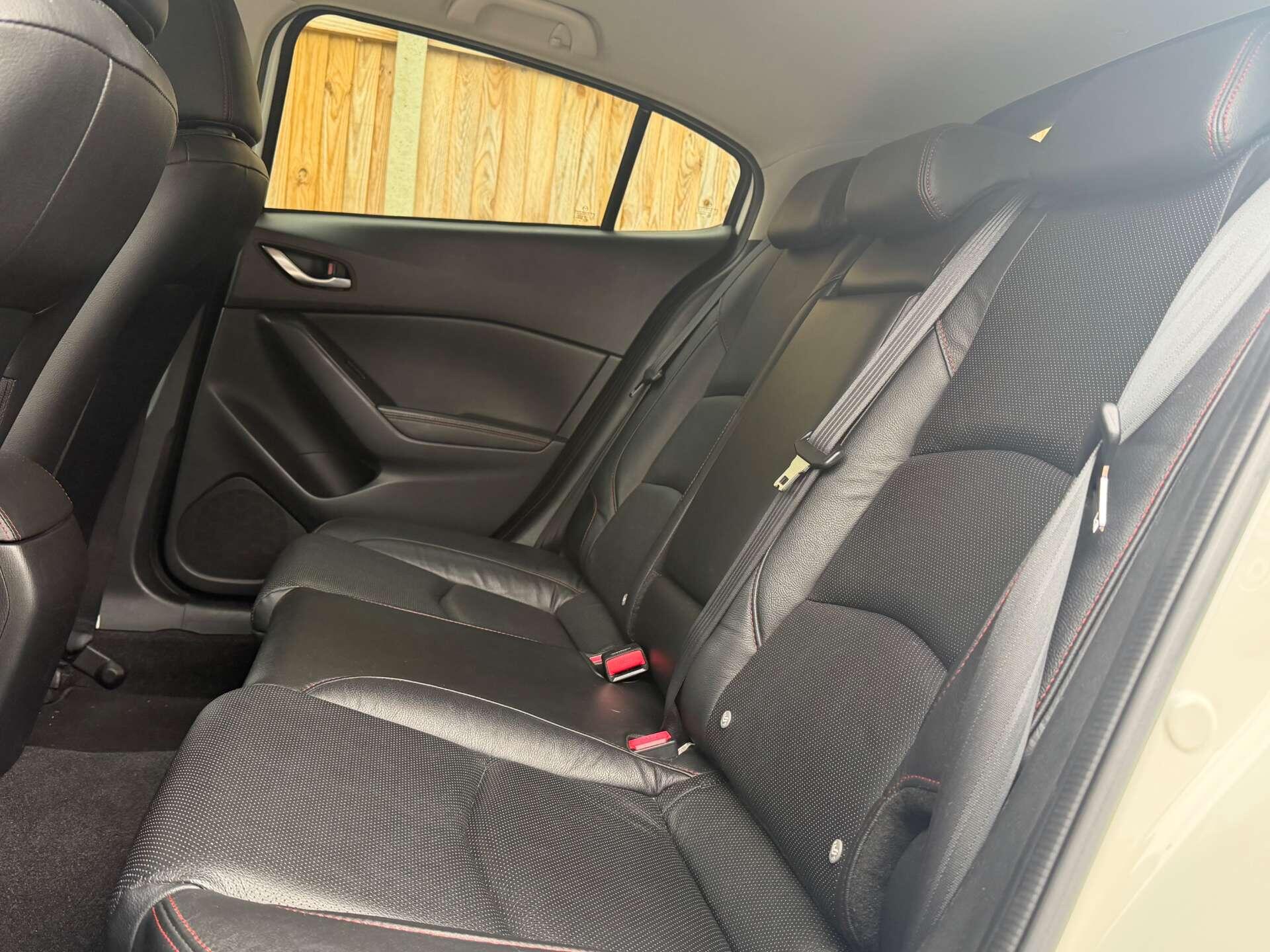Mazda Mazda3 view 16