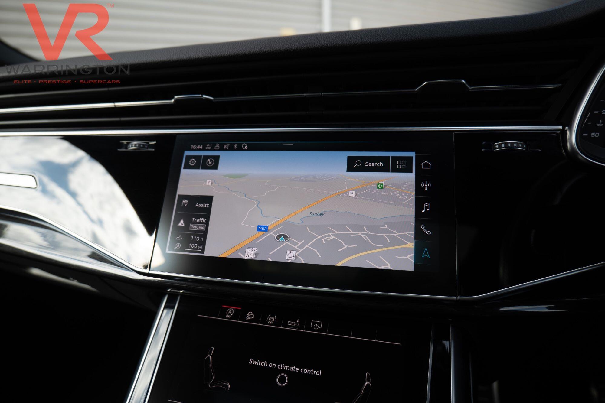 Audi Q8 view 29