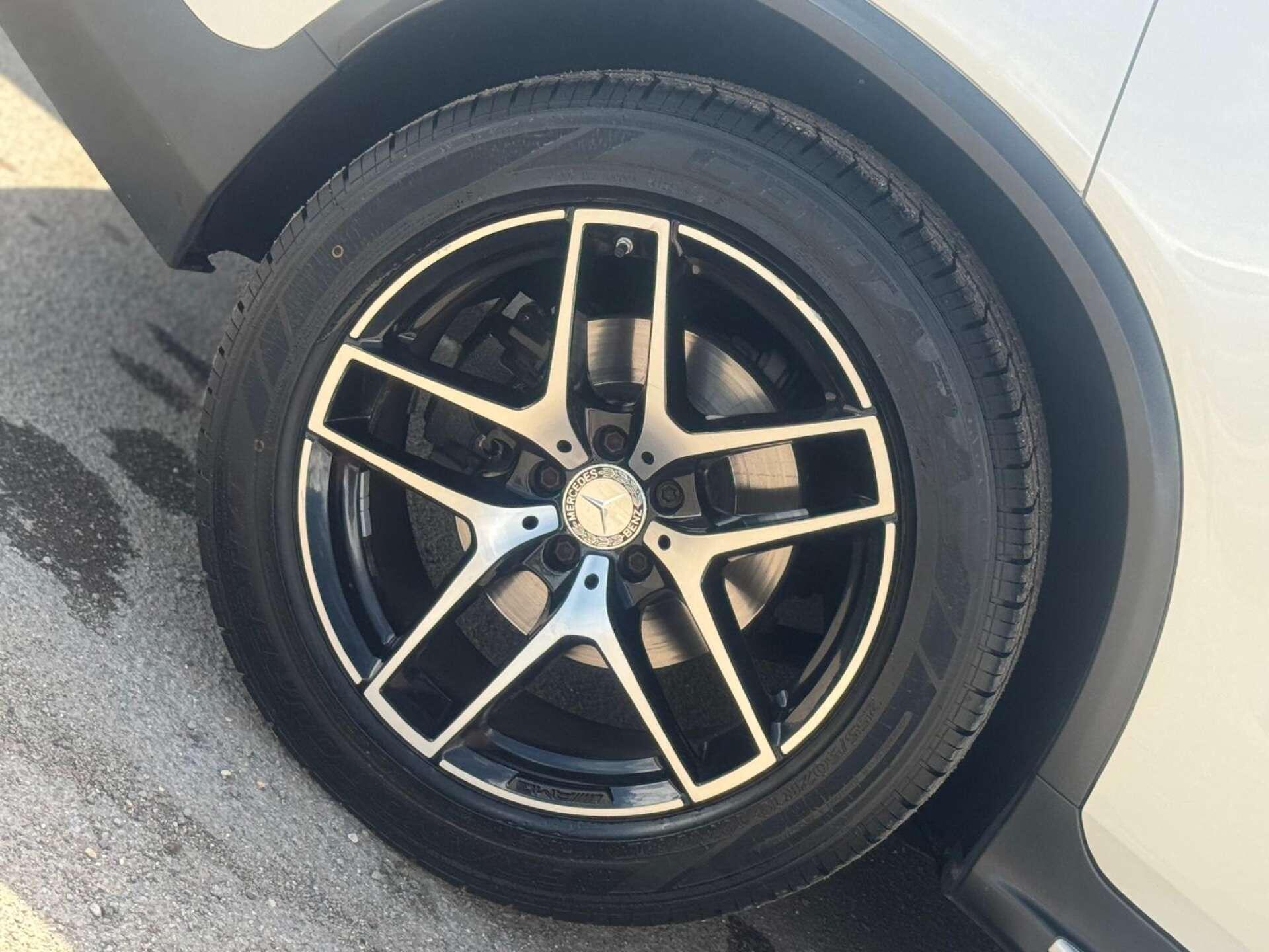 Mercedes-Benz GLC view 32