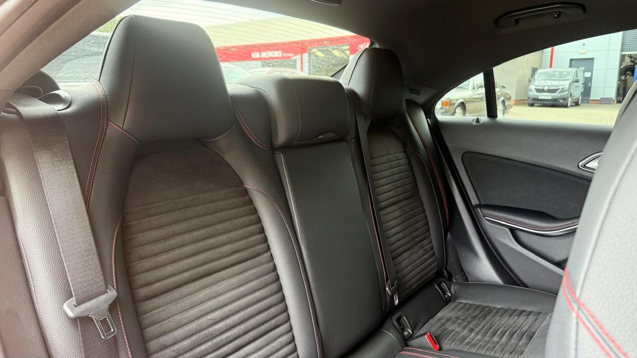 Mercedes-Benz Cla view 27