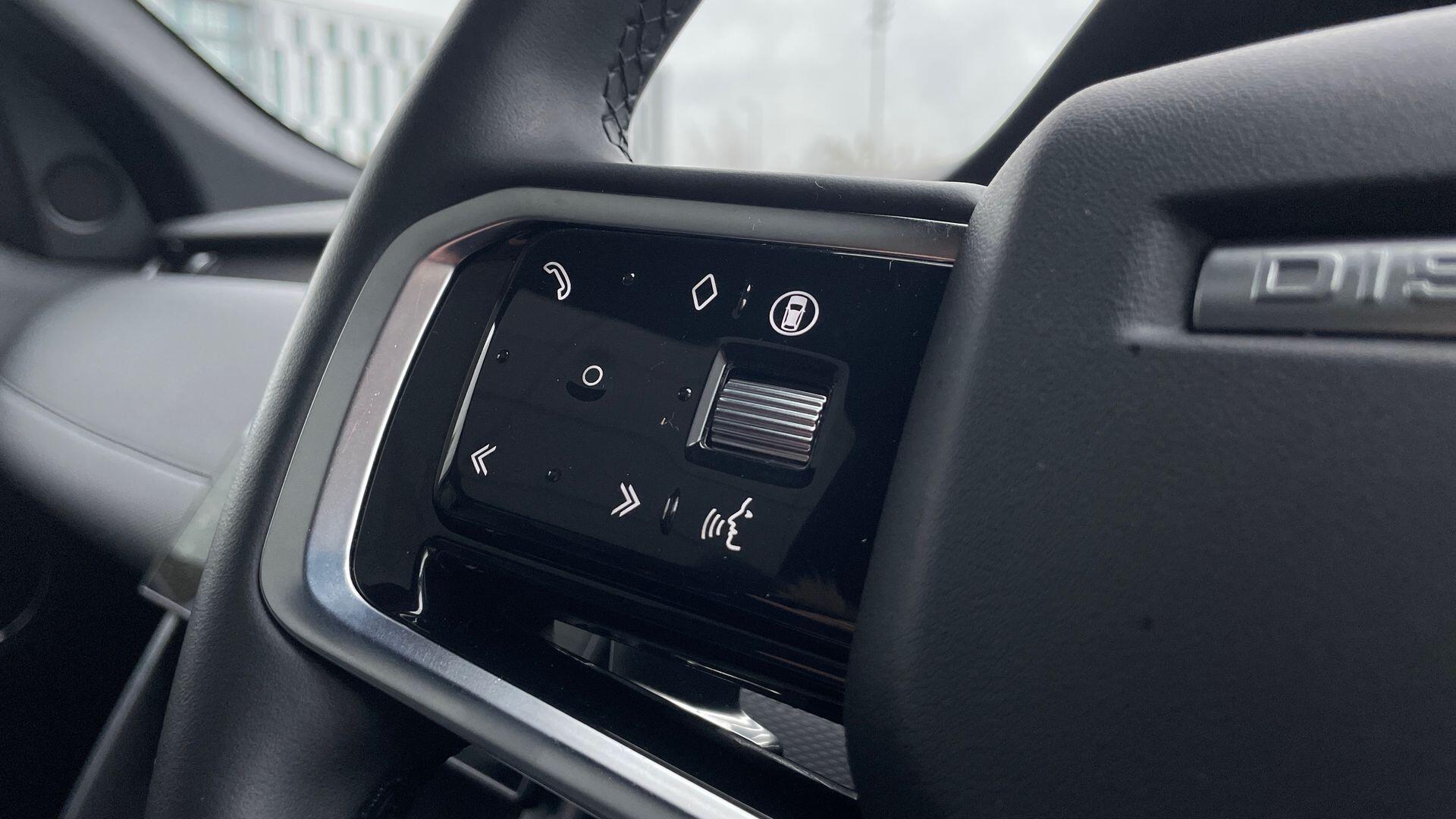 Land Rover Discovery Sport view 45