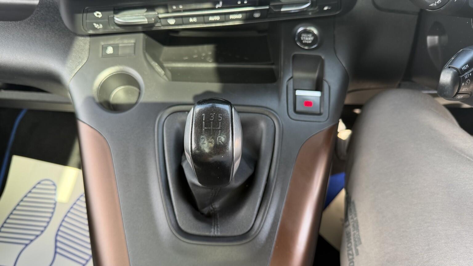 Peugeot Rifter view 42