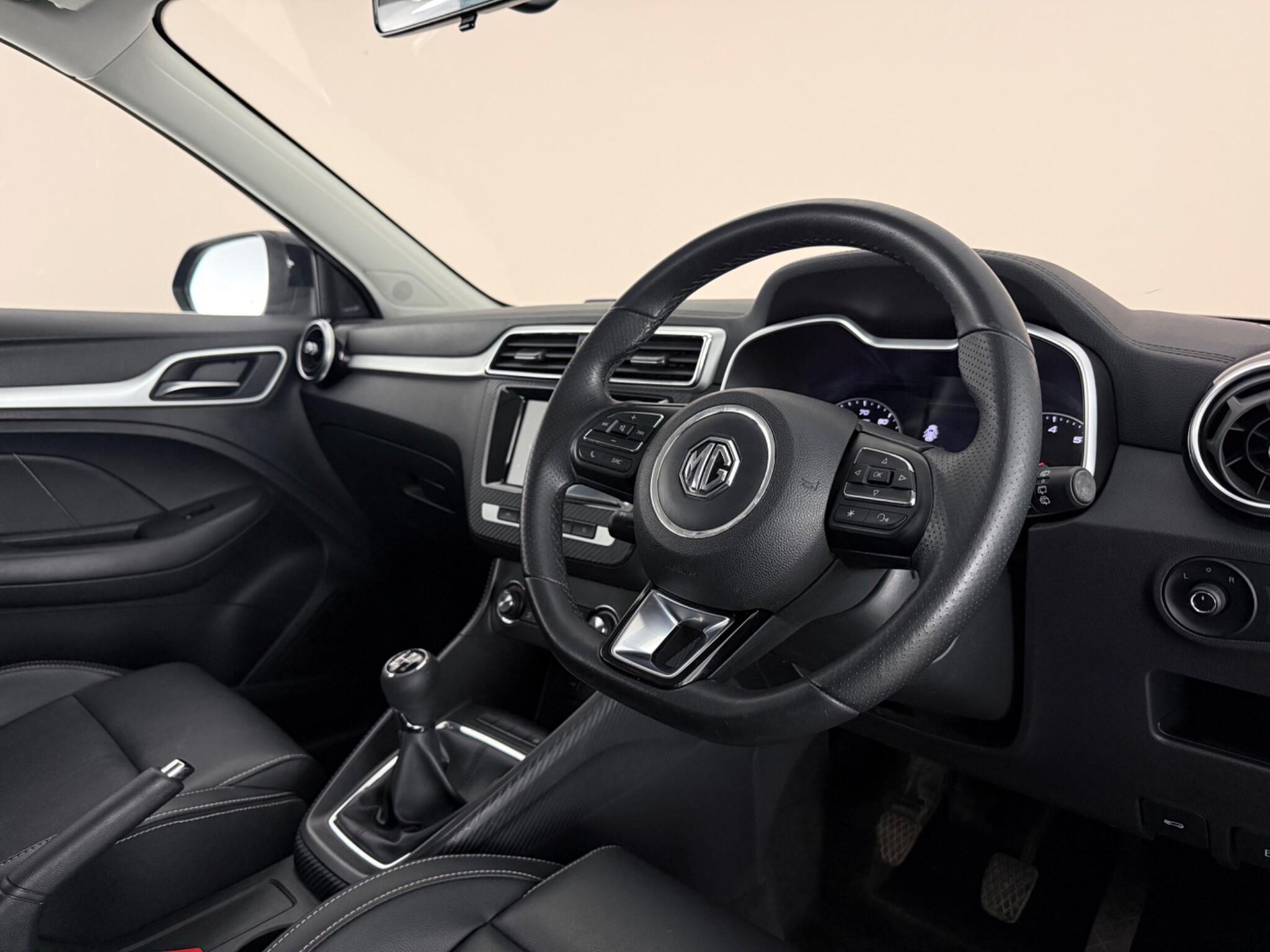 MG ZS view 3