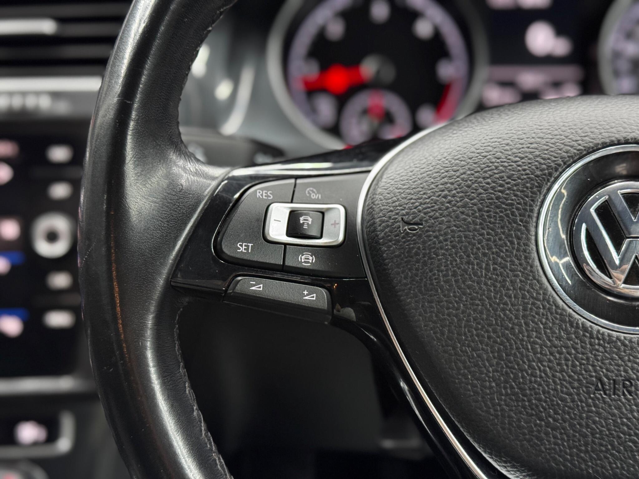 Volkswagen Golf view 19