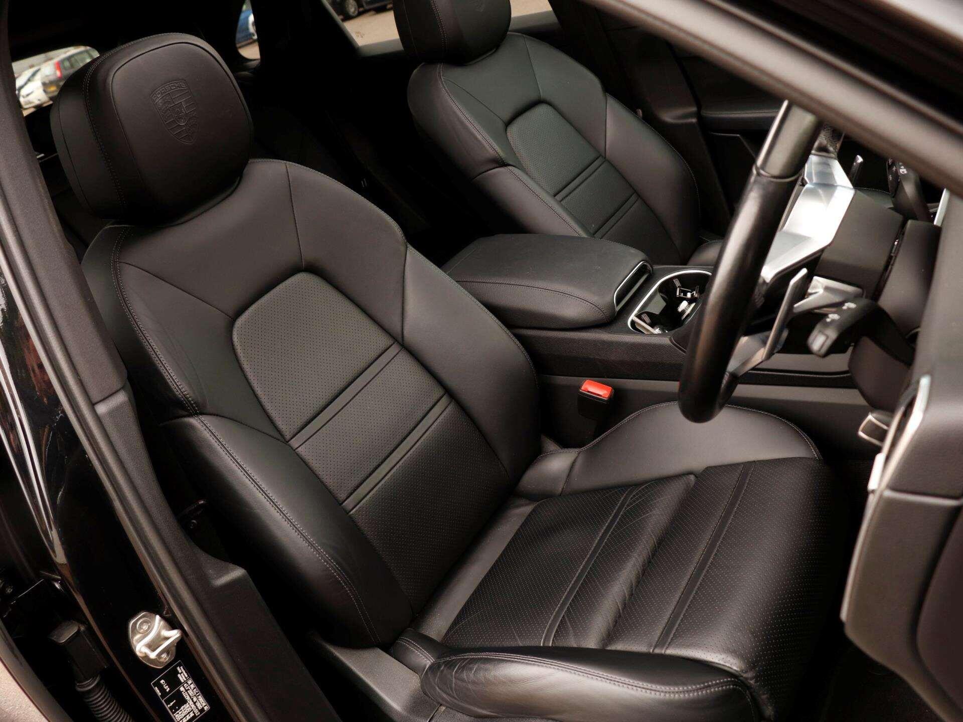 Porsche Cayenne view 22