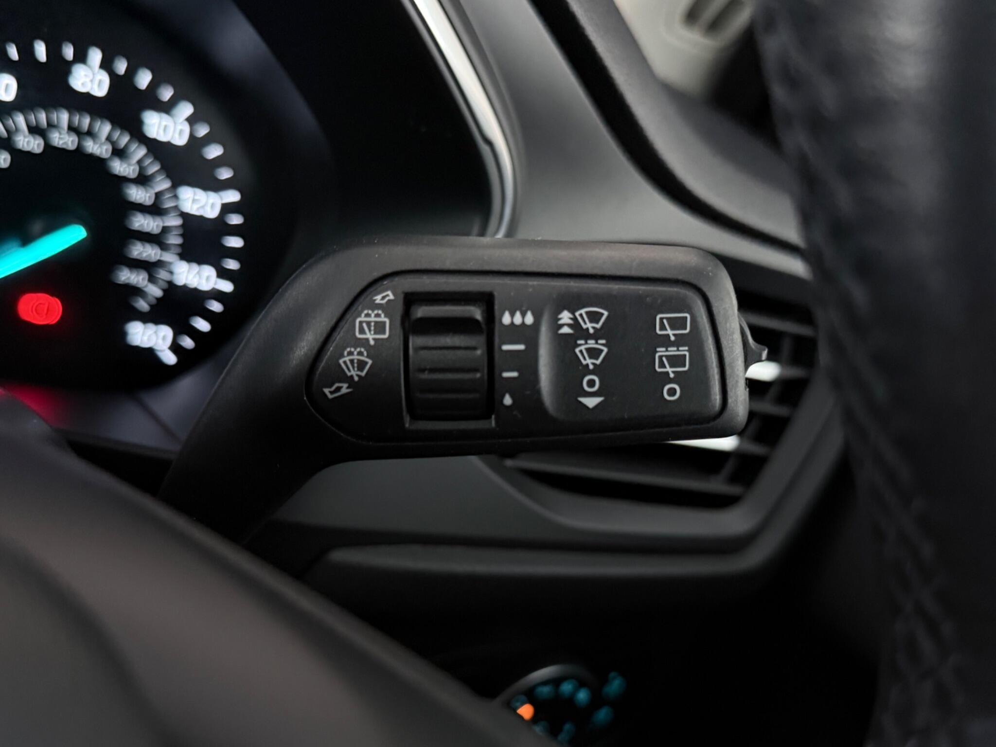 Ford Focus view 15
