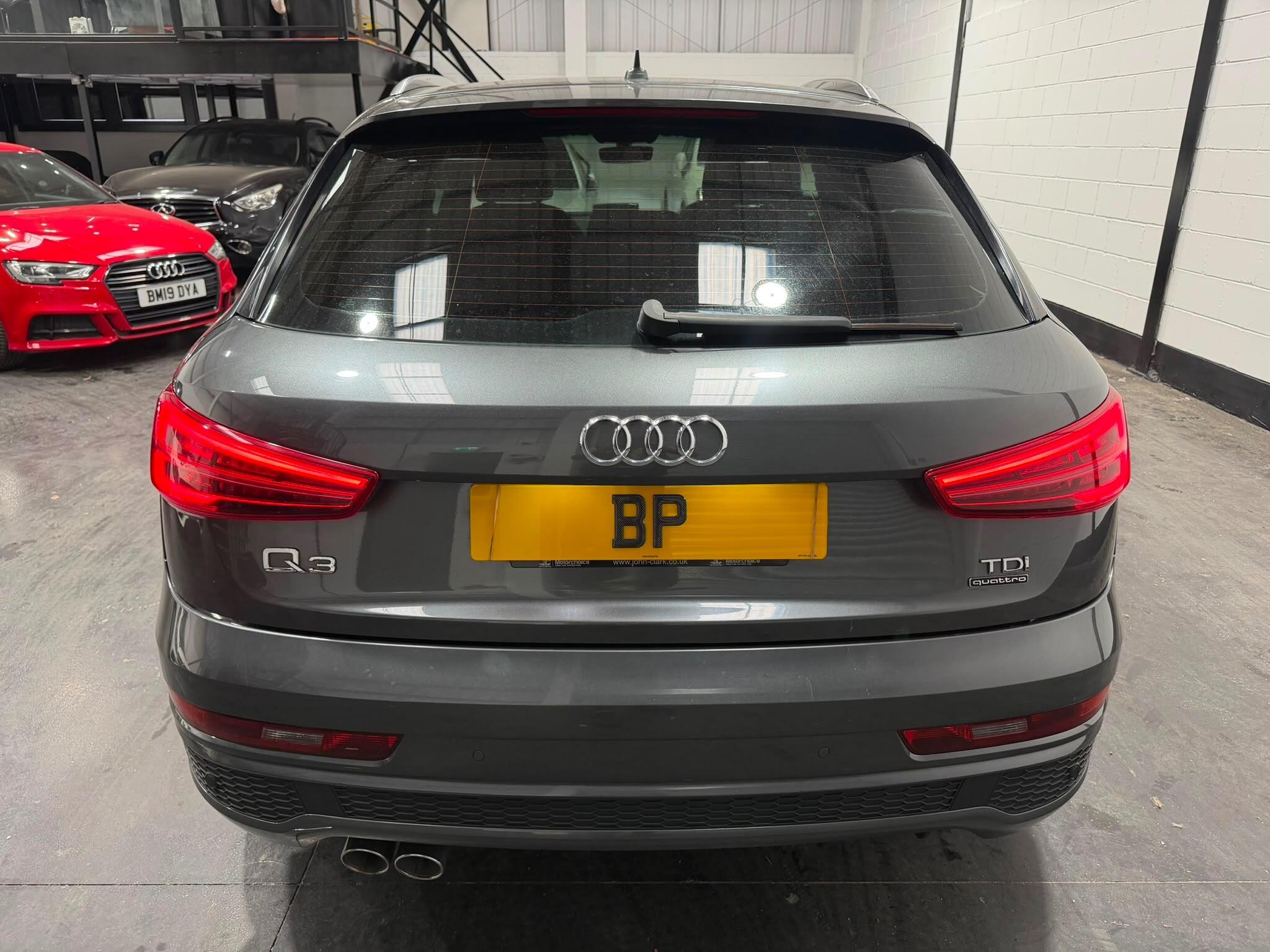 Audi Q3 view 10