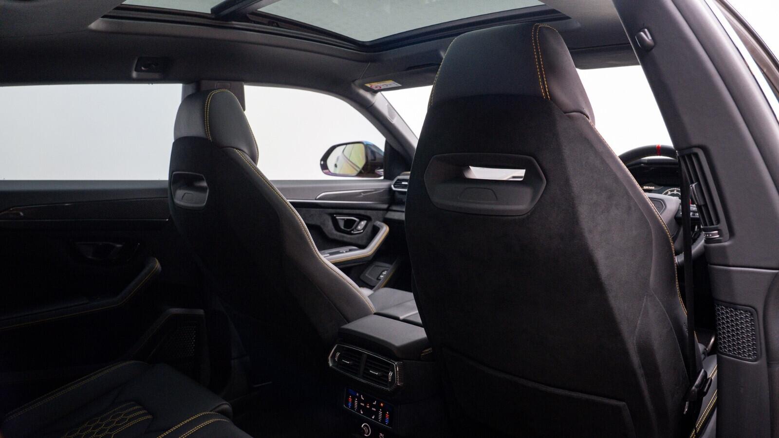 Lamborghini Urus view 9