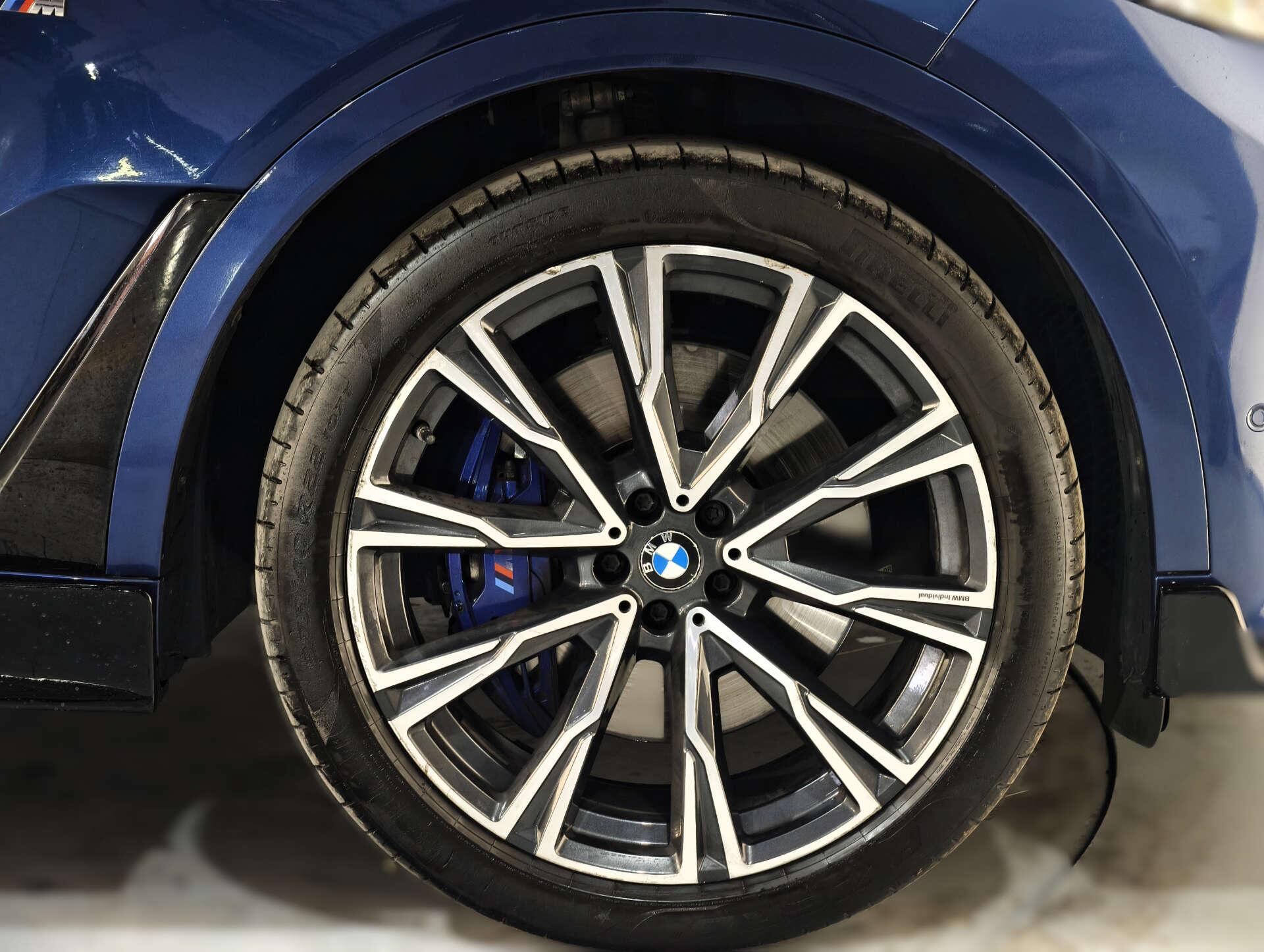 BMW X7 view 18