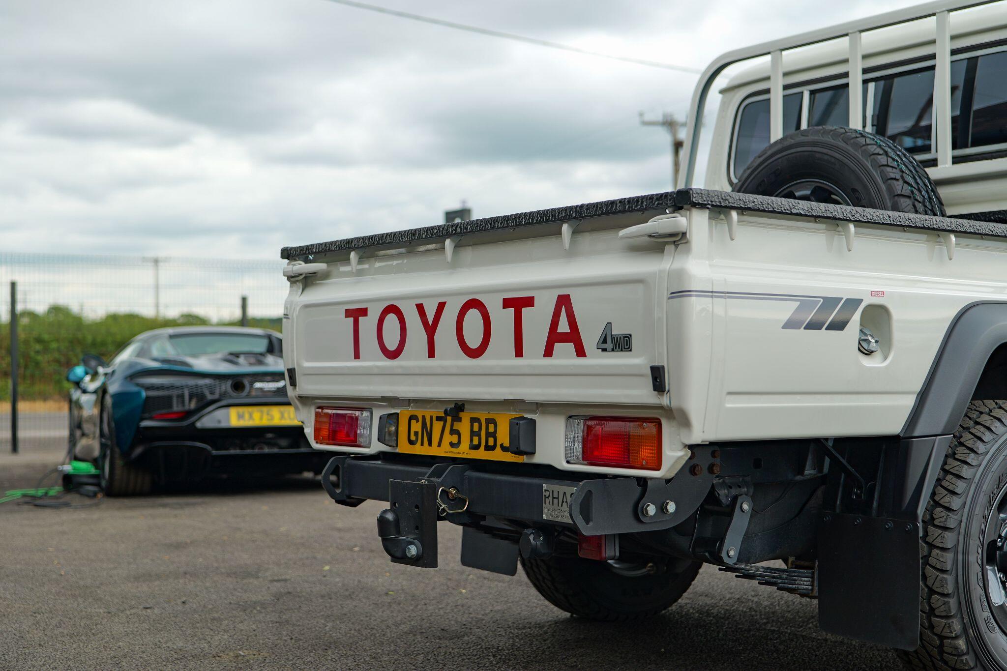 Toyota Land Cruiser view 12