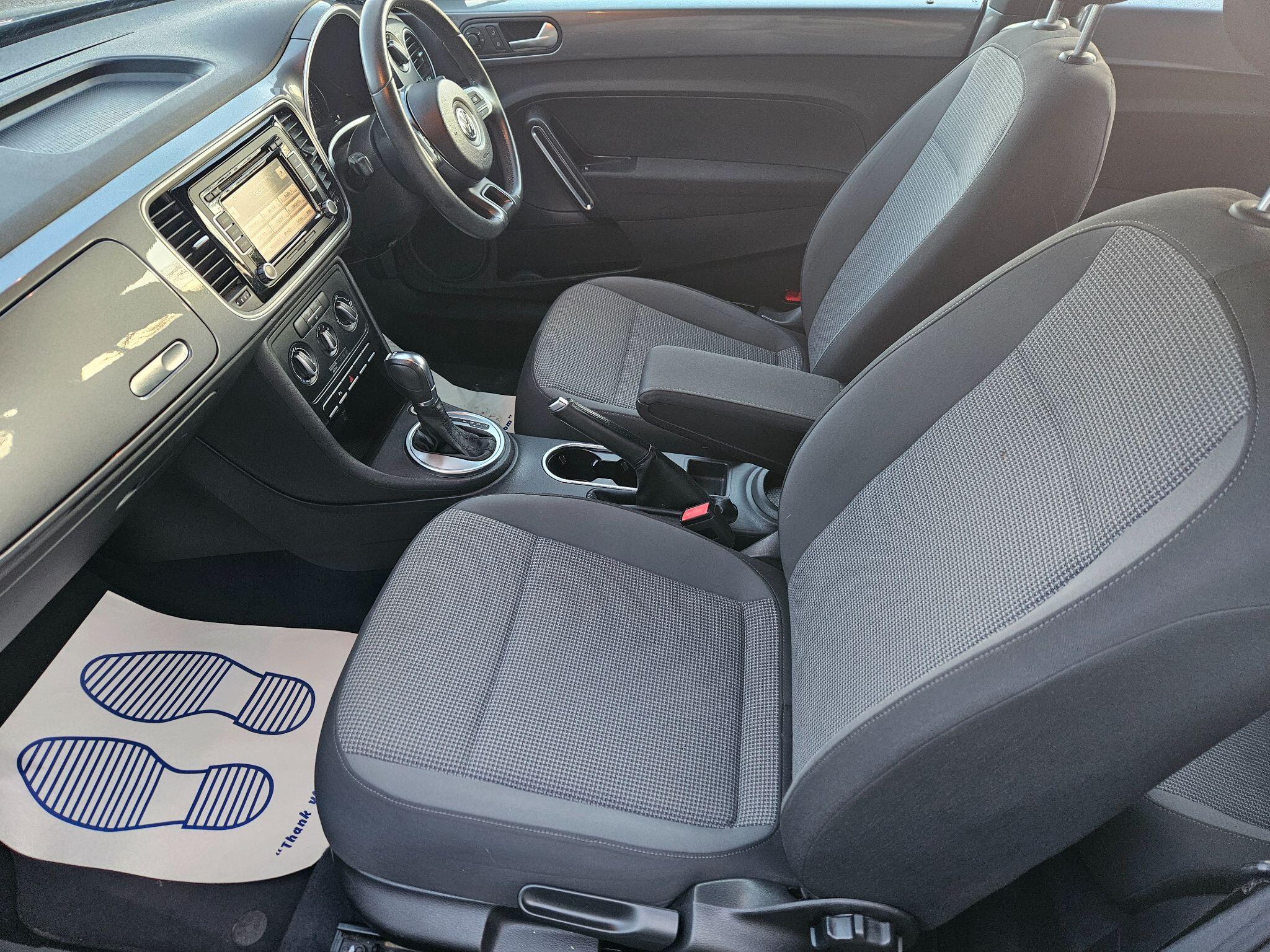 2012 Volkswagen Beetle image 16