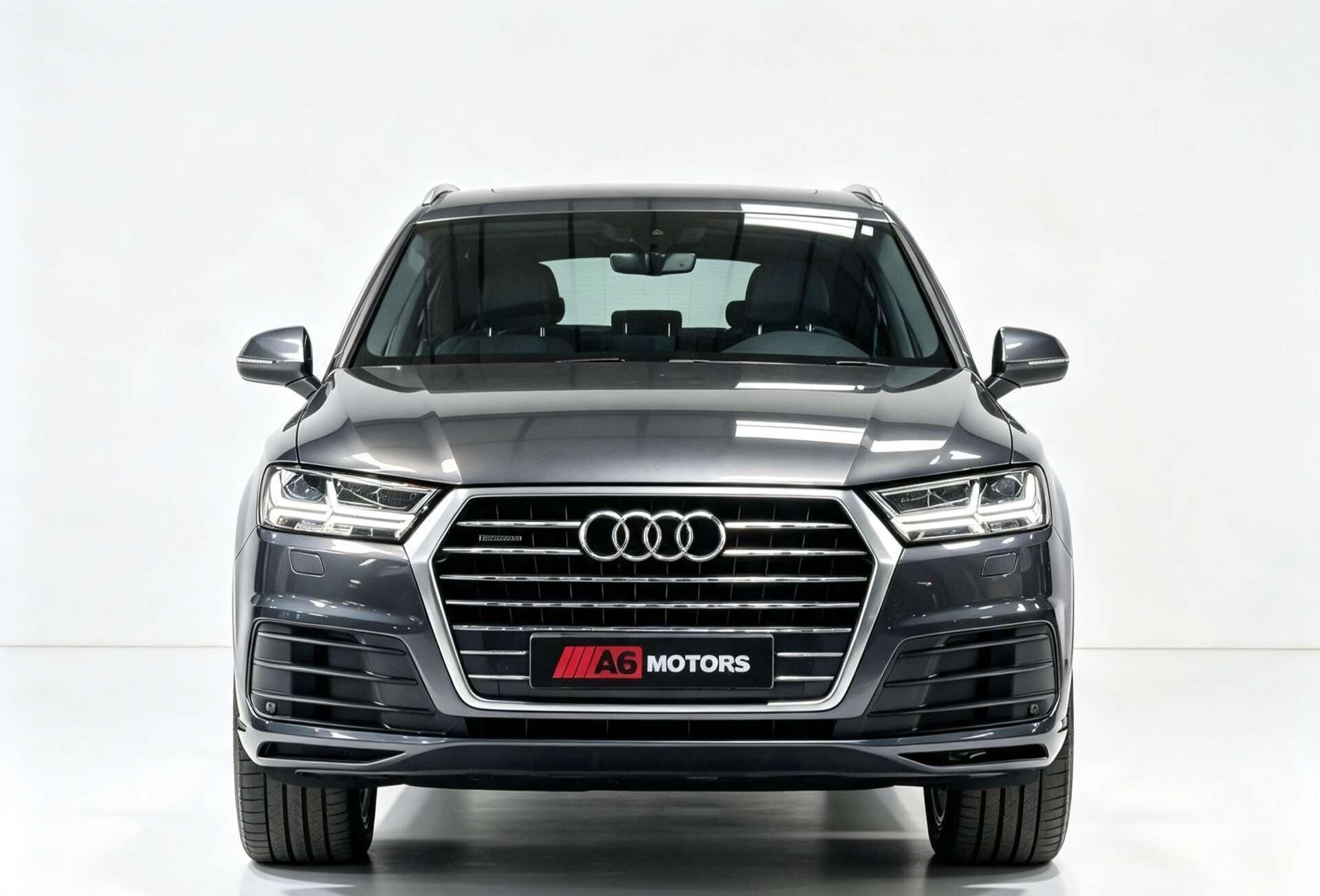 Audi Q7 view 5