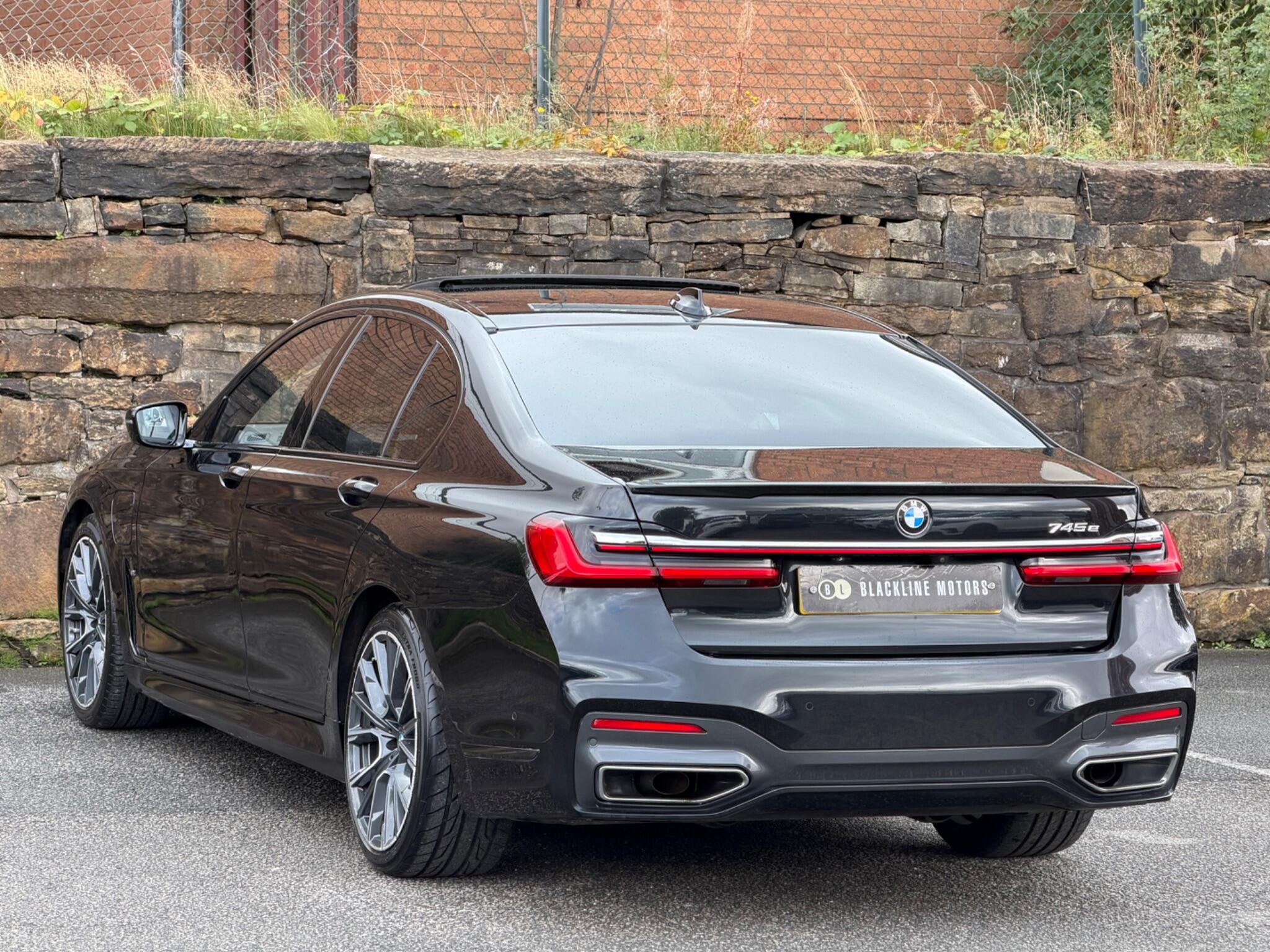 BMW 7 Series view 5