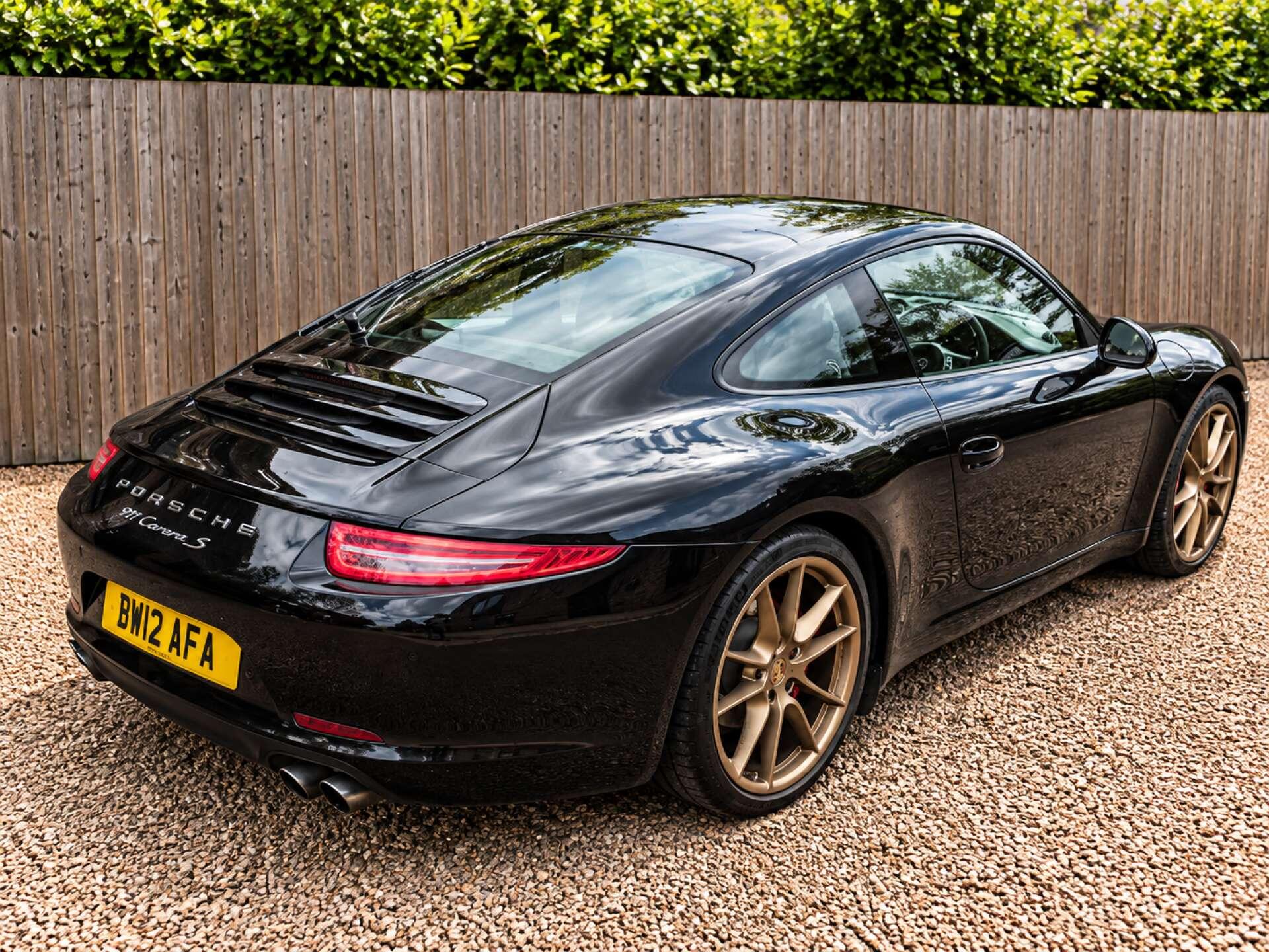 Porsche 911 view 3